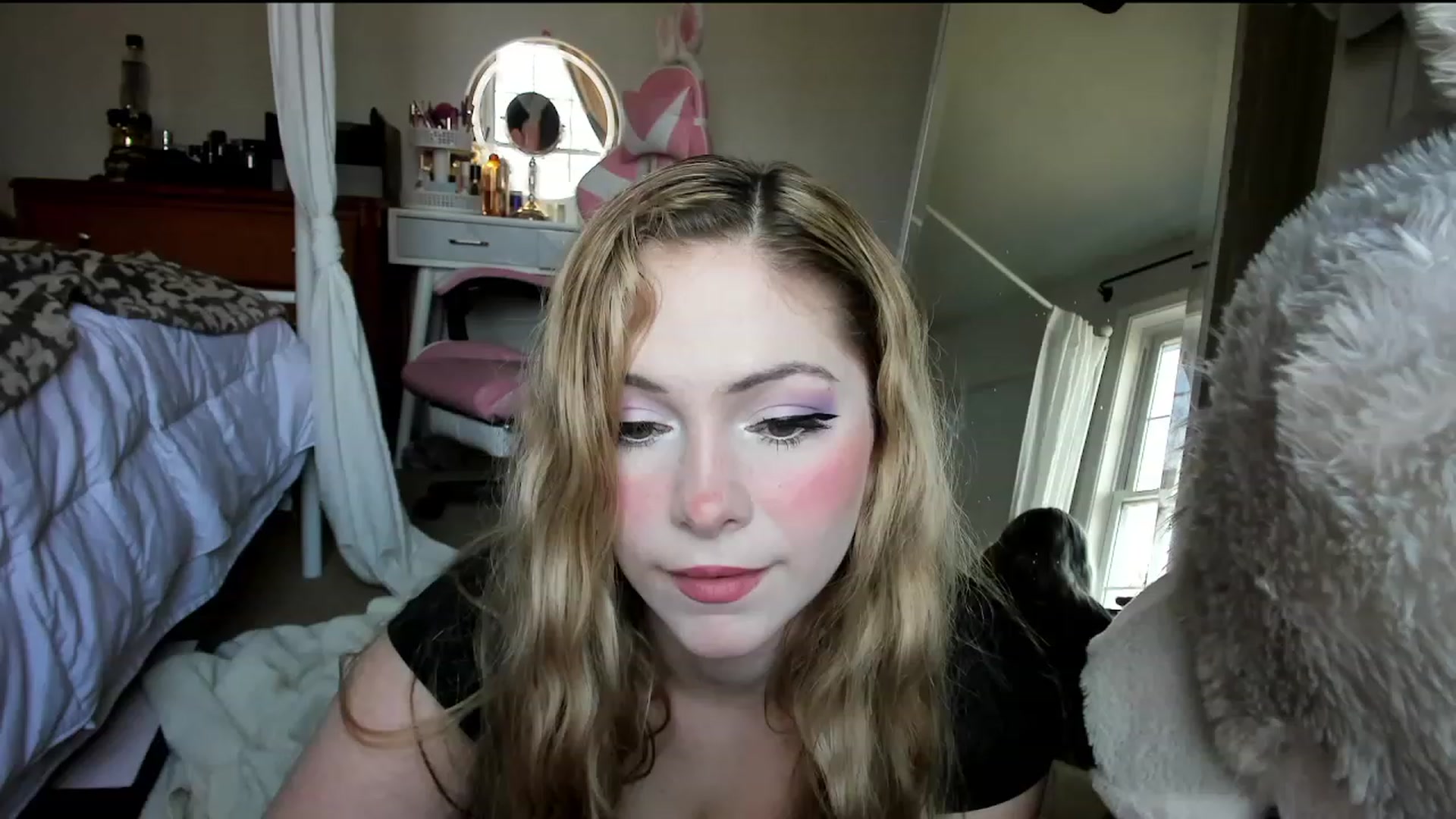Gallery image thumbnail from lolypopbubble's myfreecams stream on, 02/08/2024, 17:42 image 16 of 20