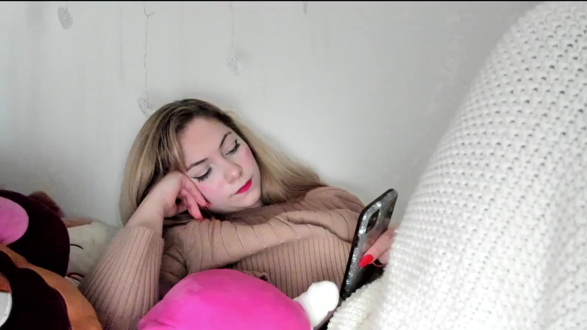 Gallery image thumbnail from lolypopbubble's myfreecams stream on, 02/16/2024, 22:10 image 13 of 20