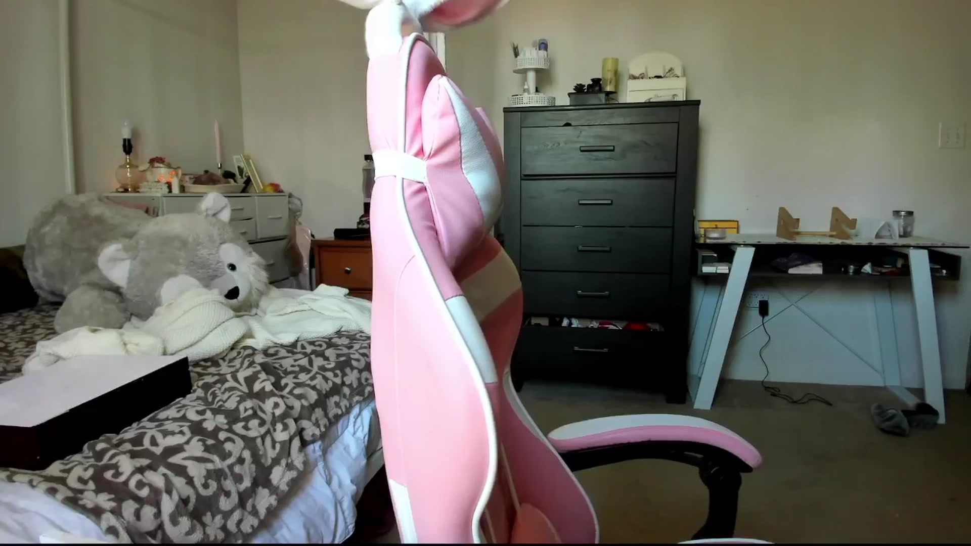 Gallery image thumbnail from lolypopbubble's myfreecams stream on, 02/21/2024, 19:51 image 15 of 20