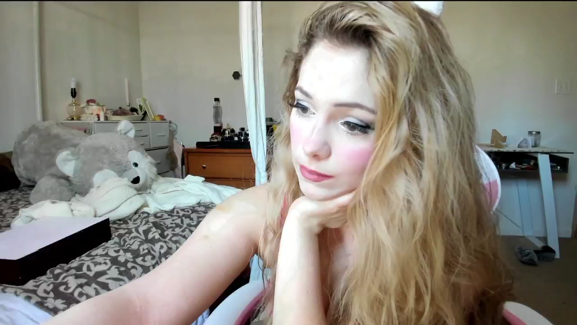 Gallery image thumbnail from lolypopbubble's myfreecams stream on, 02/21/2024, 19:51 image 2 of 20