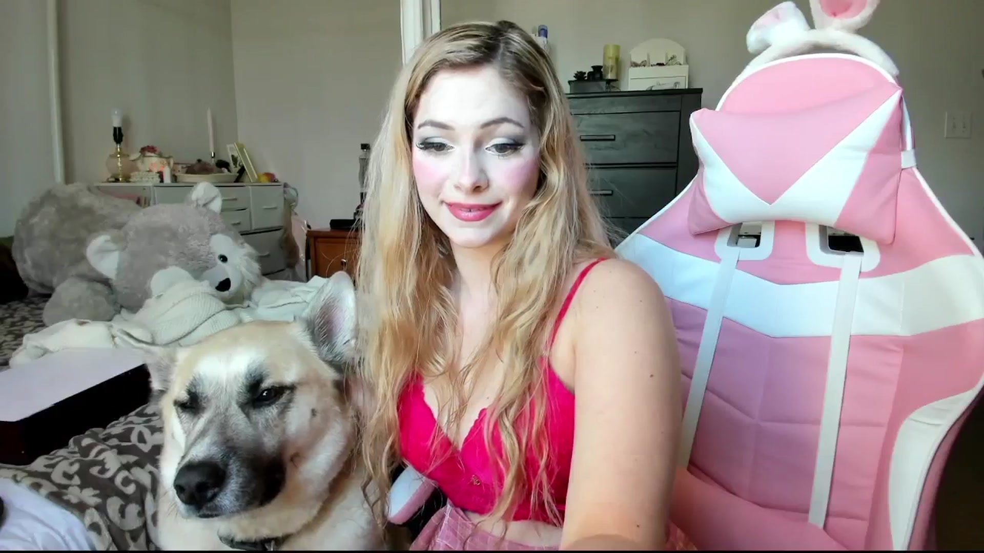 Gallery image thumbnail from lolypopbubble's myfreecams stream on, 02/21/2024, 19:51 image 19 of 20