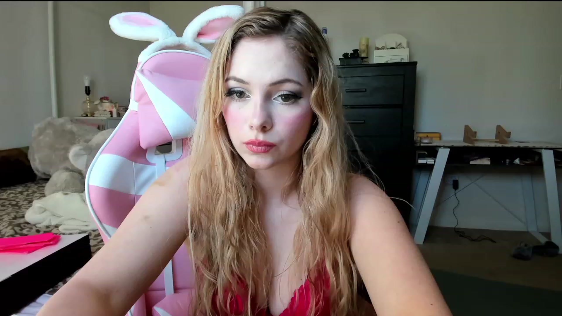 Gallery image thumbnail from lolypopbubble's myfreecams stream on, 02/21/2024, 21:03 image 19 of 20