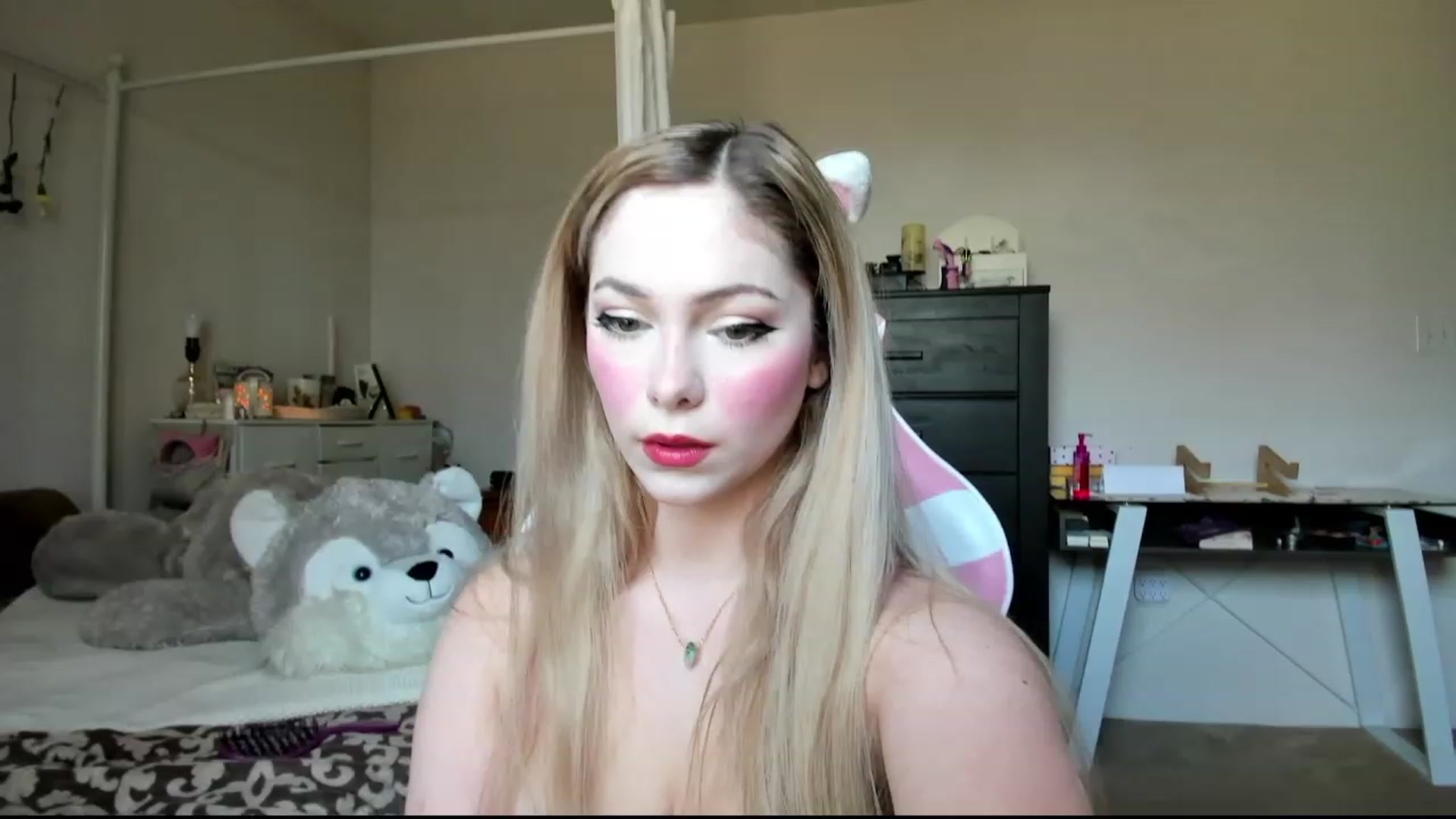 Gallery image thumbnail from lolypopbubble's myfreecams stream on, 02/26/2024, 17:09 image 3 of 20
