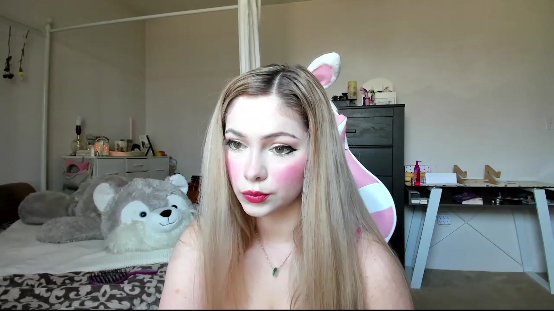 Gallery image thumbnail from lolypopbubble's myfreecams stream on, 02/26/2024, 17:09 image 4 of 20