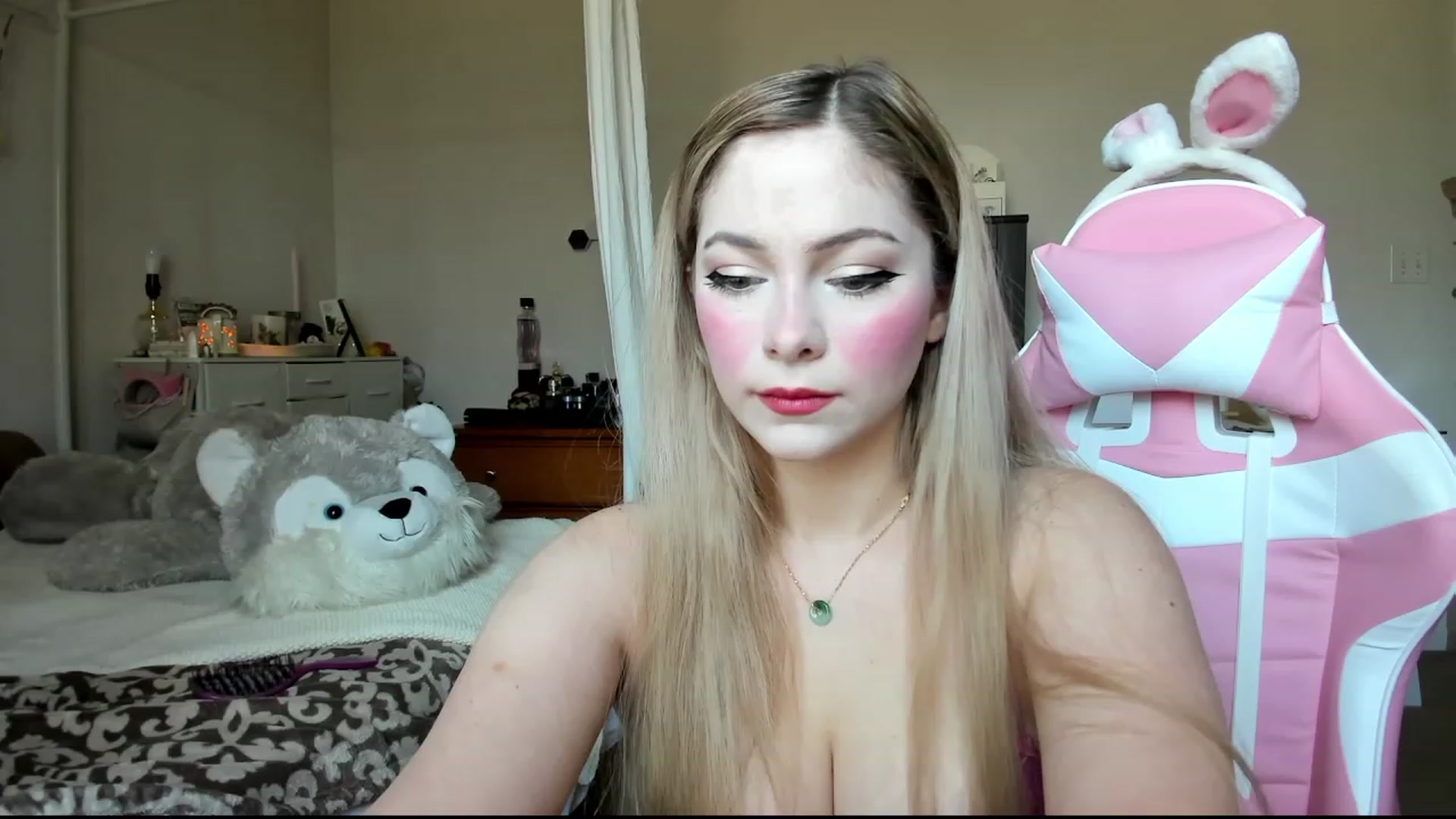 Gallery image thumbnail from lolypopbubble's myfreecams stream on, 02/26/2024, 17:09 image 13 of 20