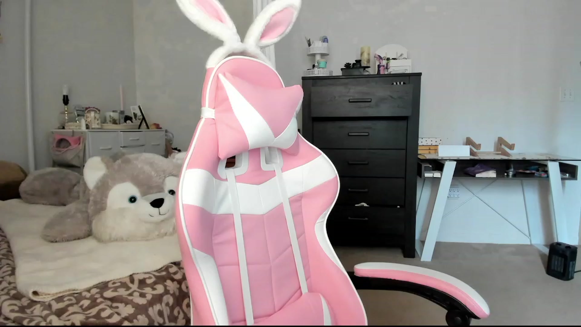 Gallery image thumbnail from lolypopbubble's myfreecams stream on, 02/27/2024, 21:25 image 12 of 20