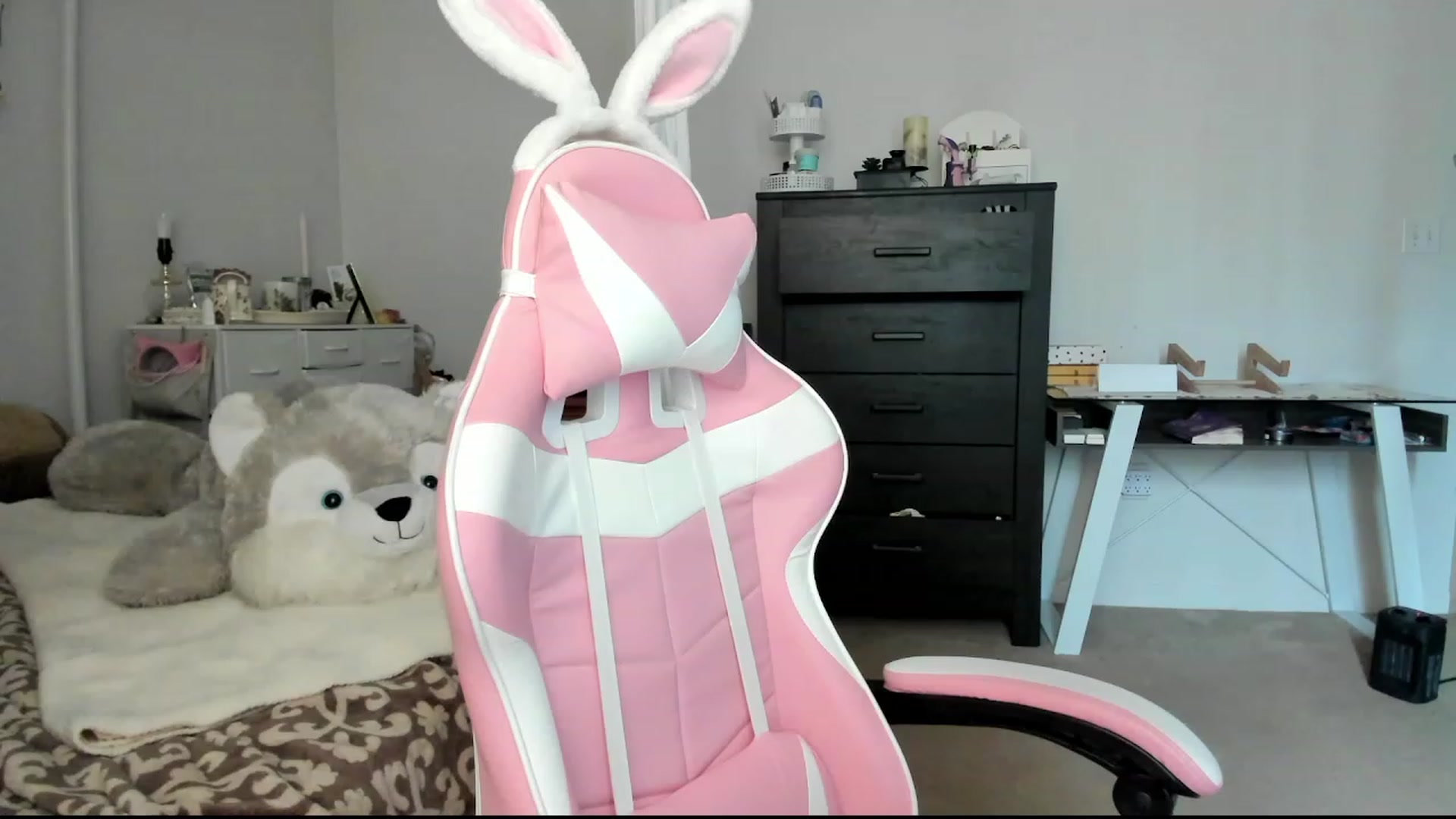 Gallery image thumbnail from lolypopbubble's myfreecams stream on, 02/27/2024, 21:25 image 14 of 20