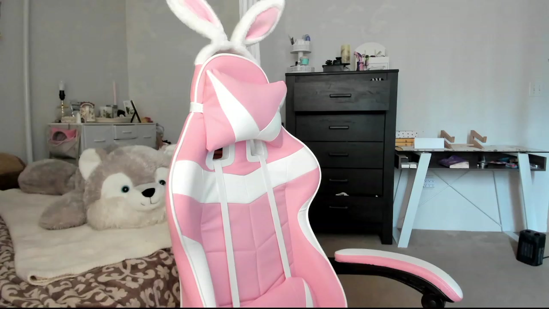 Gallery image thumbnail from lolypopbubble's myfreecams stream on, 02/27/2024, 21:25 image 11 of 20