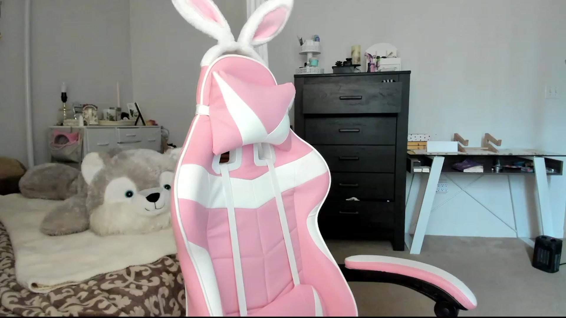 Gallery image thumbnail from lolypopbubble's myfreecams stream on, 02/27/2024, 21:25 image 13 of 20