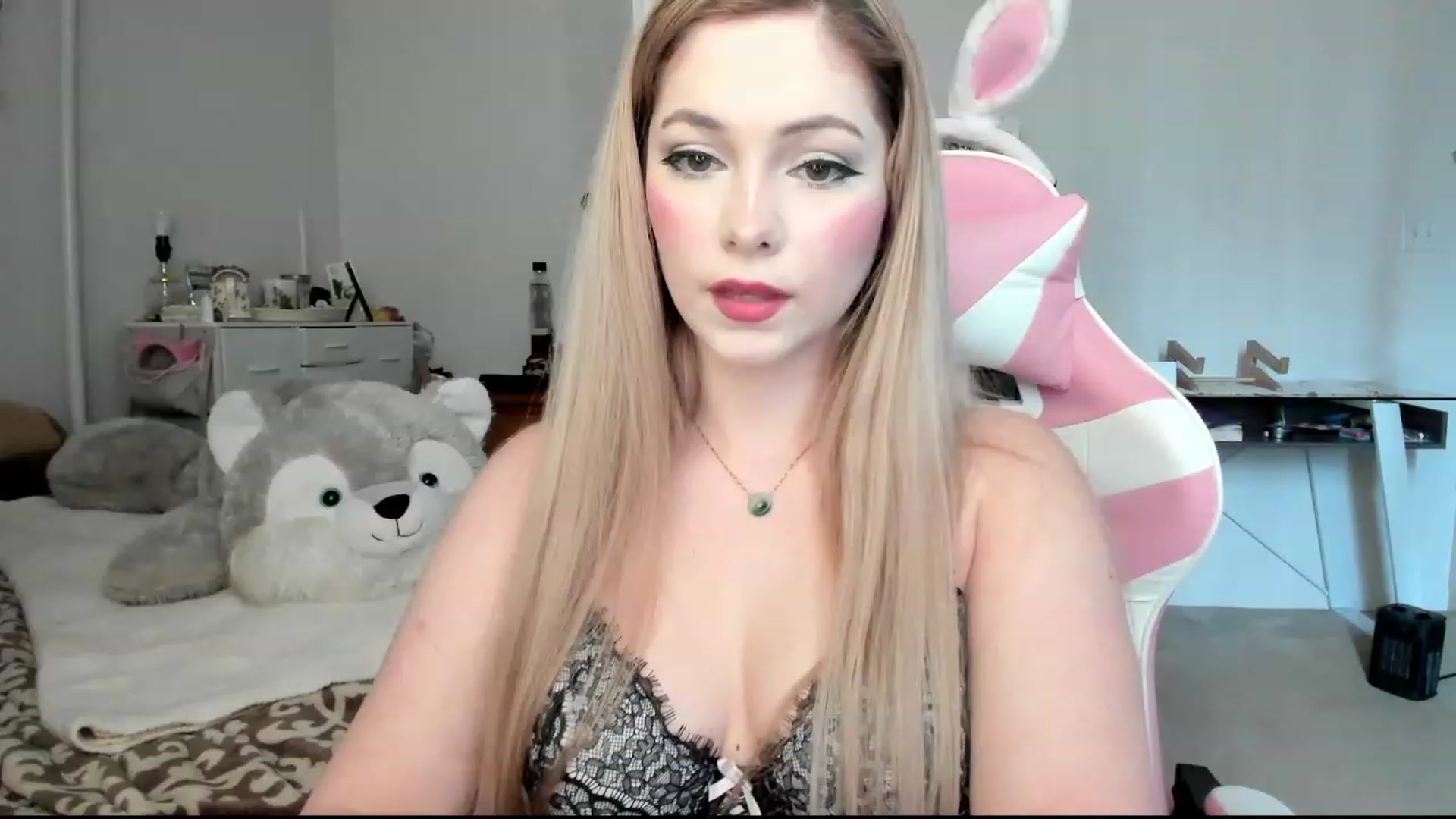 Gallery image thumbnail from lolypopbubble's myfreecams stream on, 02/27/2024, 21:25 image 10 of 20