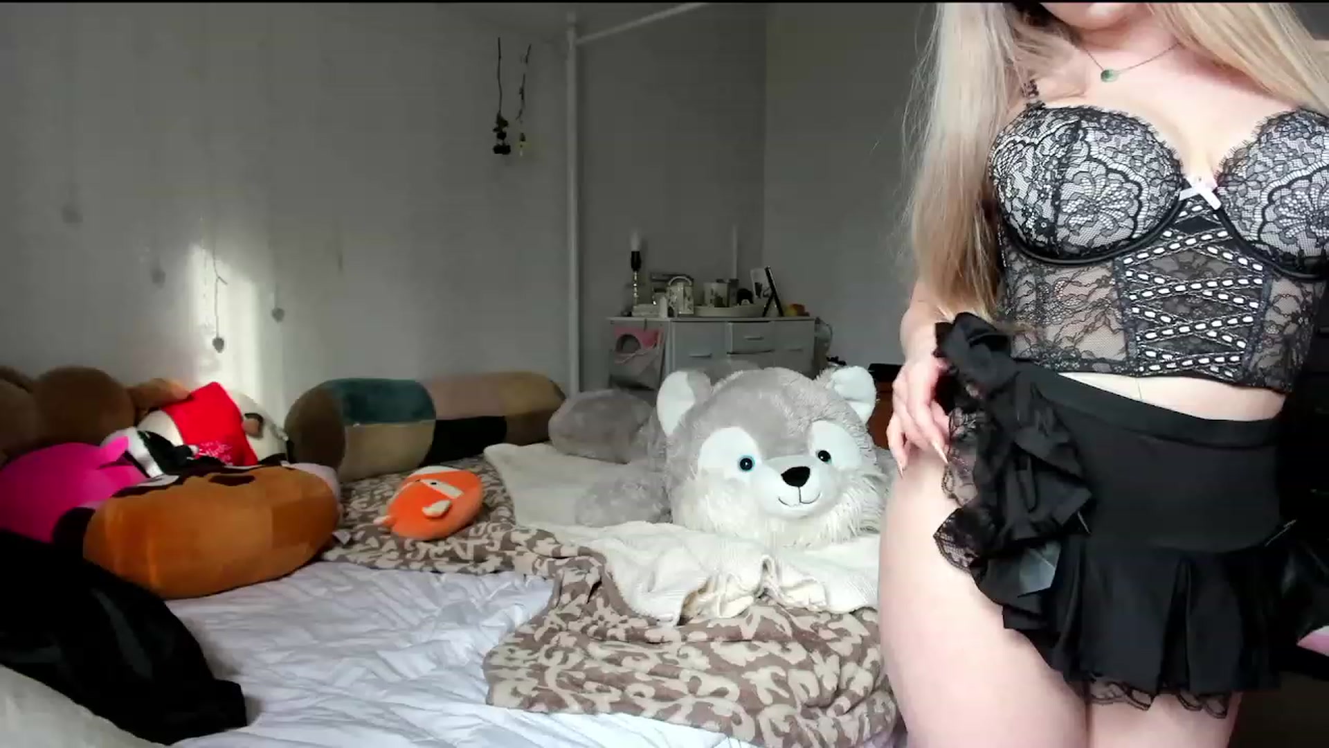 Gallery image thumbnail from lolypopbubble's myfreecams stream on, 02/27/2024, 21:25 image 18 of 20