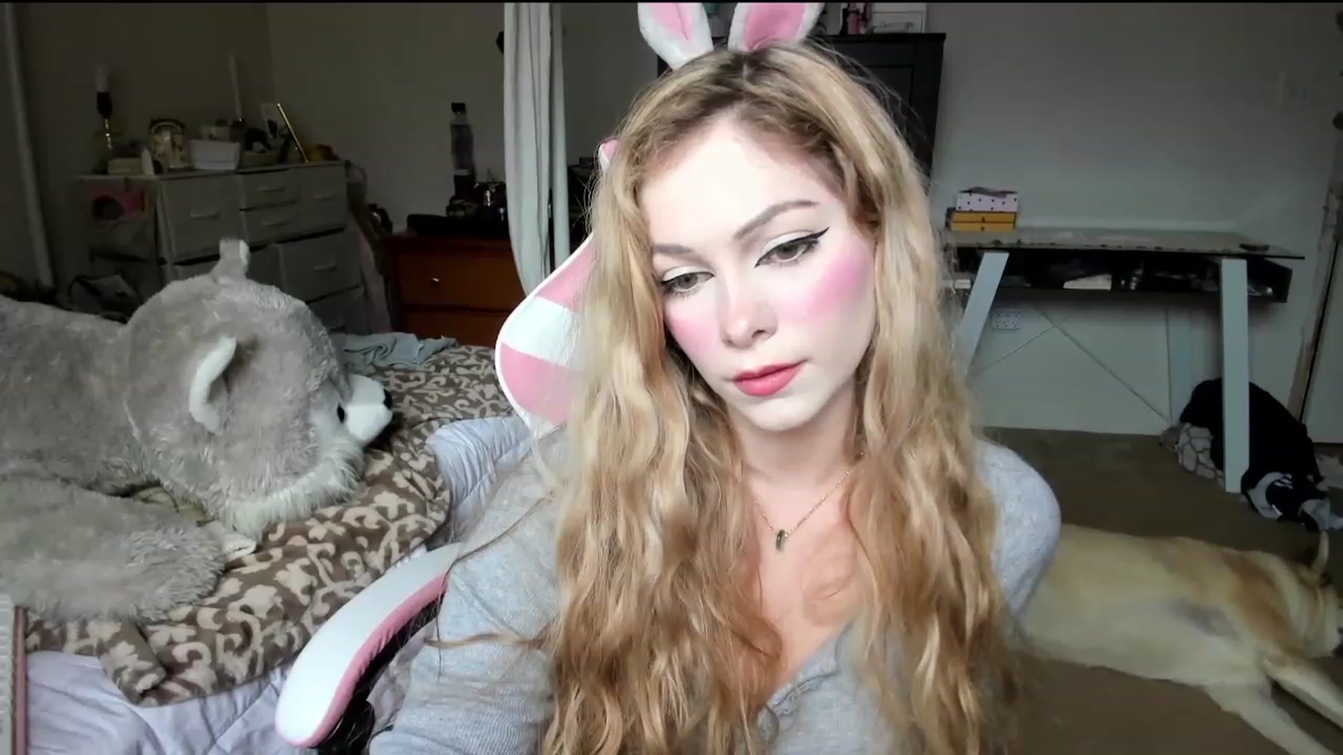 Gallery image thumbnail from lolypopbubble's myfreecams stream on, 02/28/2024, 20:06 image 17 of 20