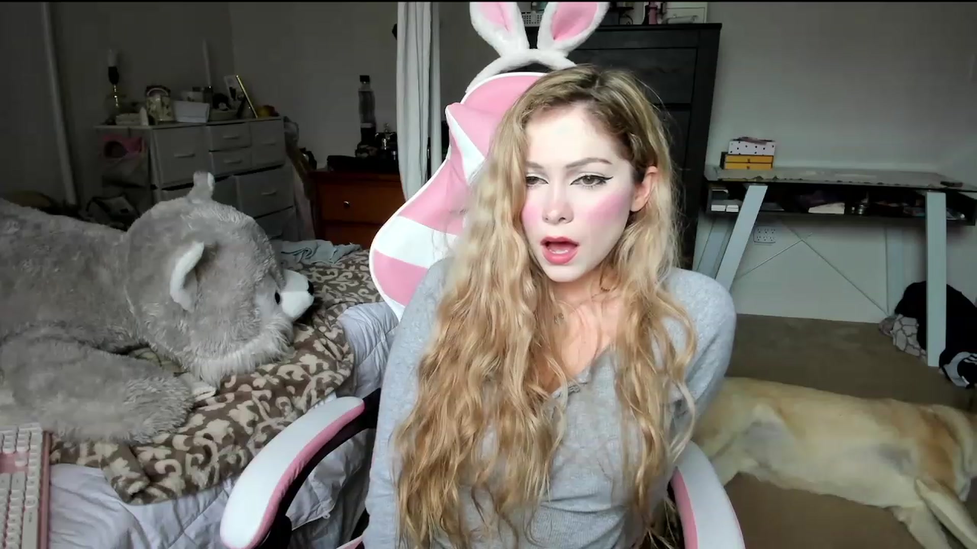 Gallery image thumbnail from lolypopbubble's myfreecams stream on, 02/28/2024, 20:06 image 13 of 20