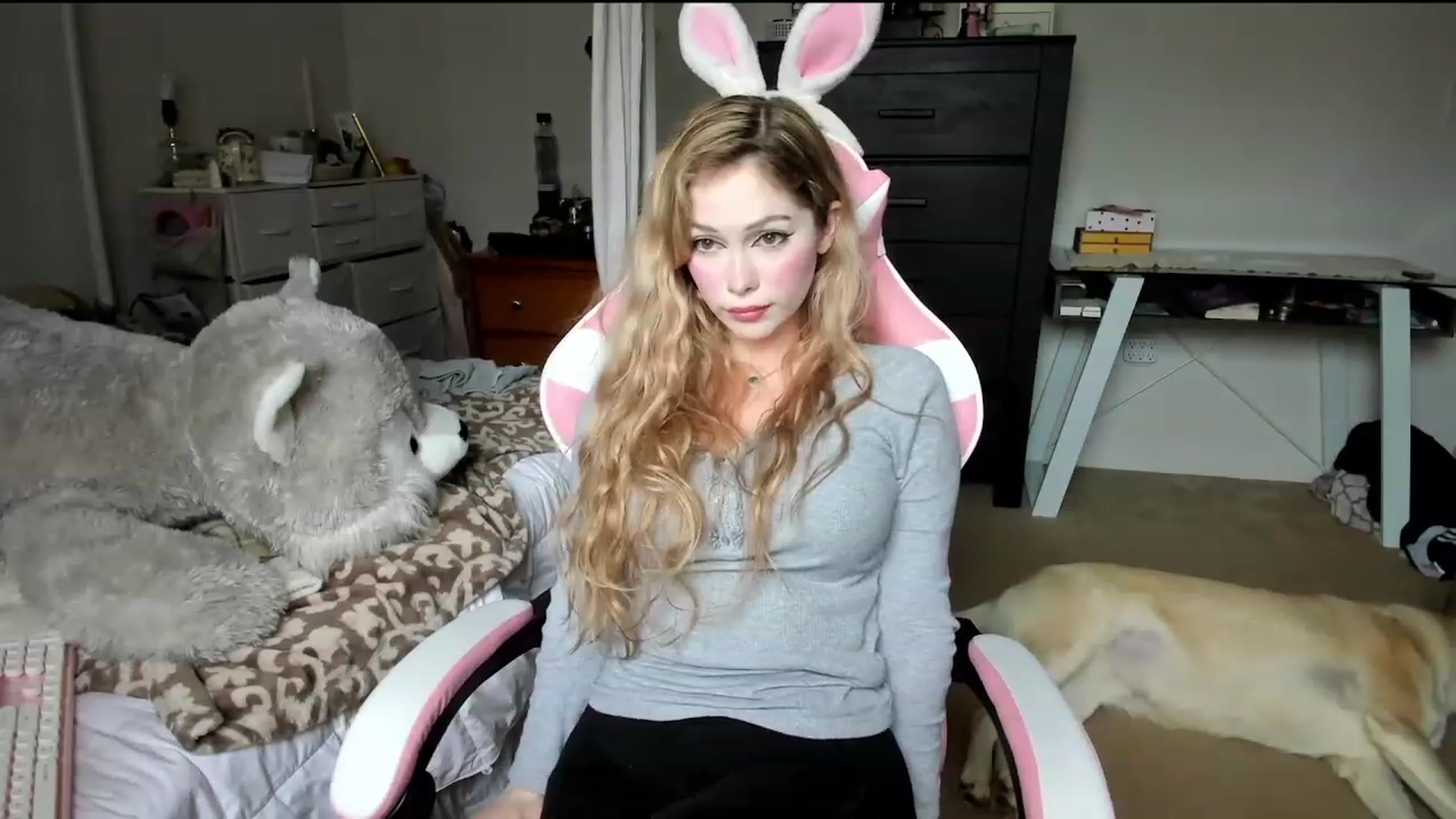 Gallery image thumbnail from lolypopbubble's myfreecams stream on, 02/28/2024, 20:06 image 12 of 20