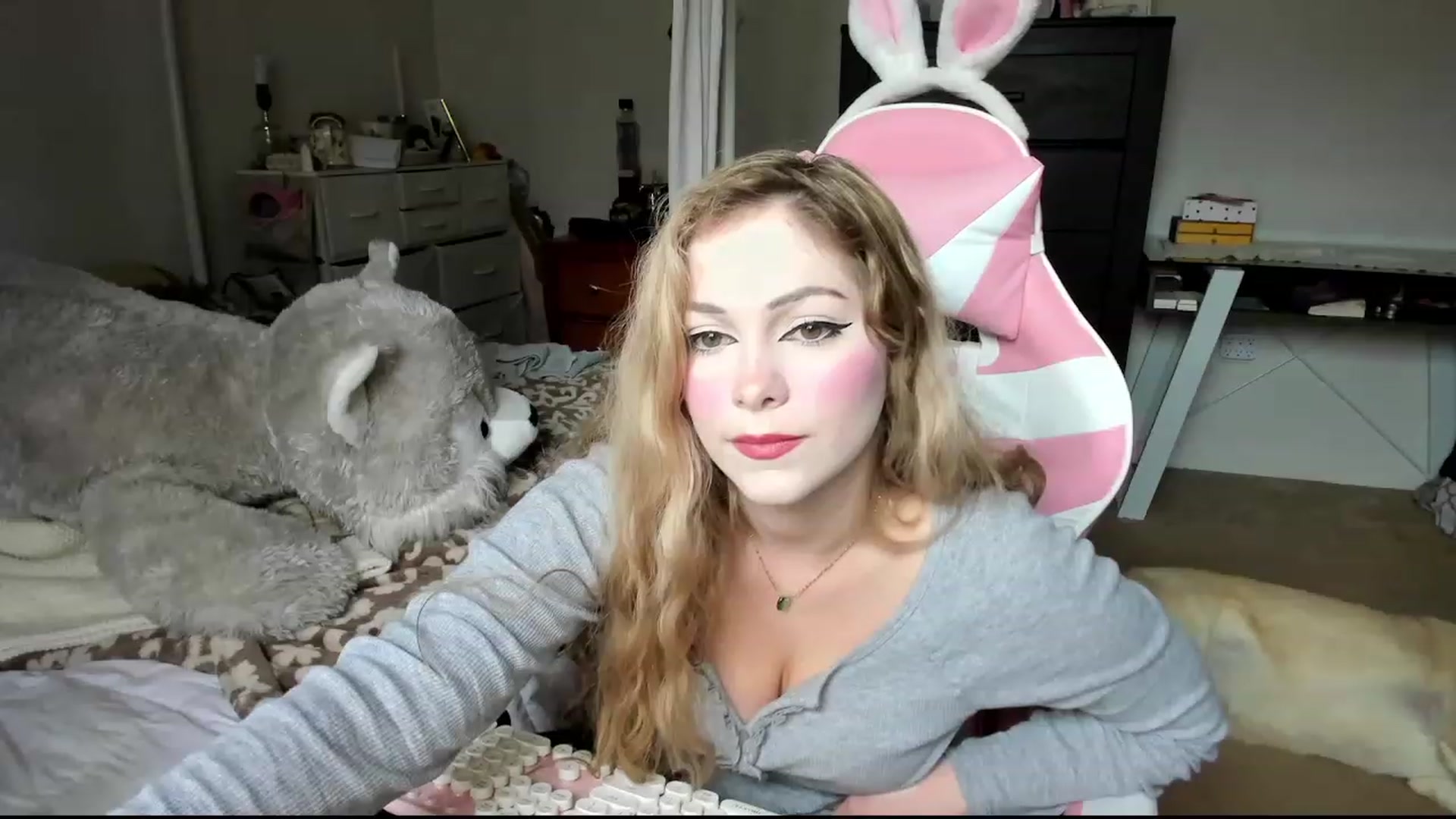 Gallery image thumbnail from lolypopbubble's myfreecams stream on, 02/28/2024, 20:06 image 4 of 20