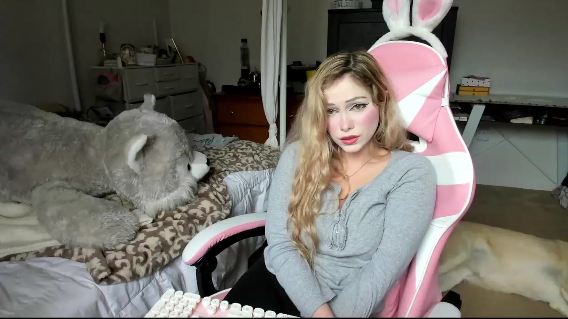 Gallery image thumbnail from lolypopbubble's myfreecams stream on, 02/28/2024, 20:06 image 1 of 20