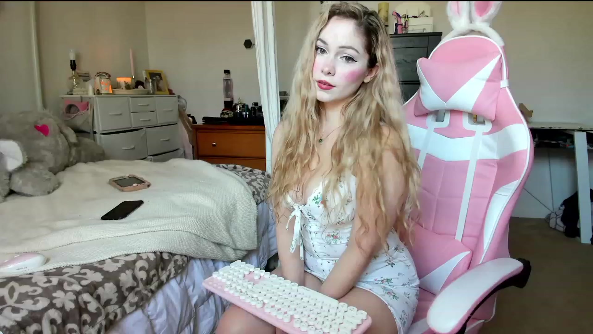 Gallery image thumbnail from lolypopbubble's myfreecams stream on, 02/29/2024, 20:43 image 3 of 20