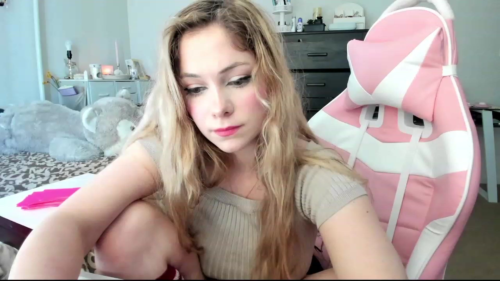 Gallery image thumbnail from lolypopbubble's myfreecams stream on, 03/12/2024, 20:33 image 20 of 20