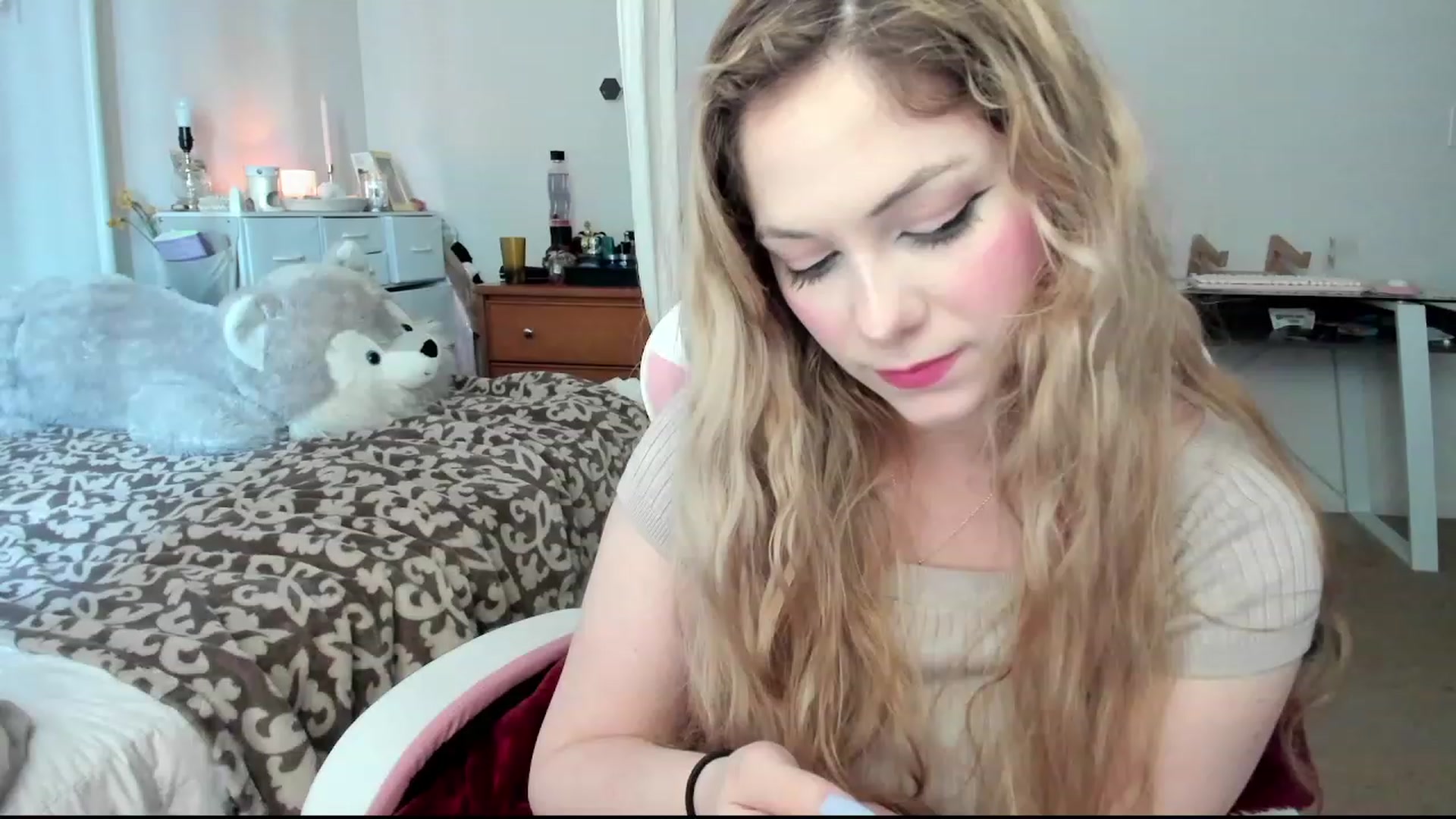 Gallery image thumbnail from lolypopbubble's myfreecams stream on, 03/12/2024, 20:33 image 11 of 20