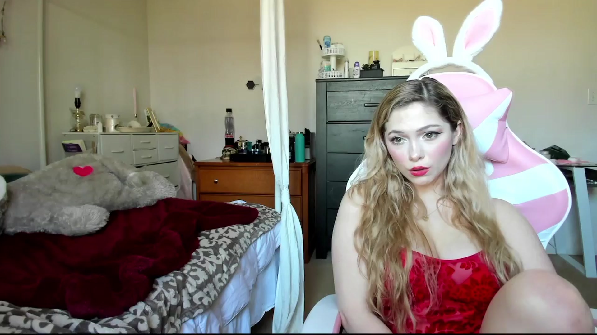 Gallery image thumbnail from lolypopbubble's myfreecams stream on, 03/21/2024, 17:42 image 1 of 20