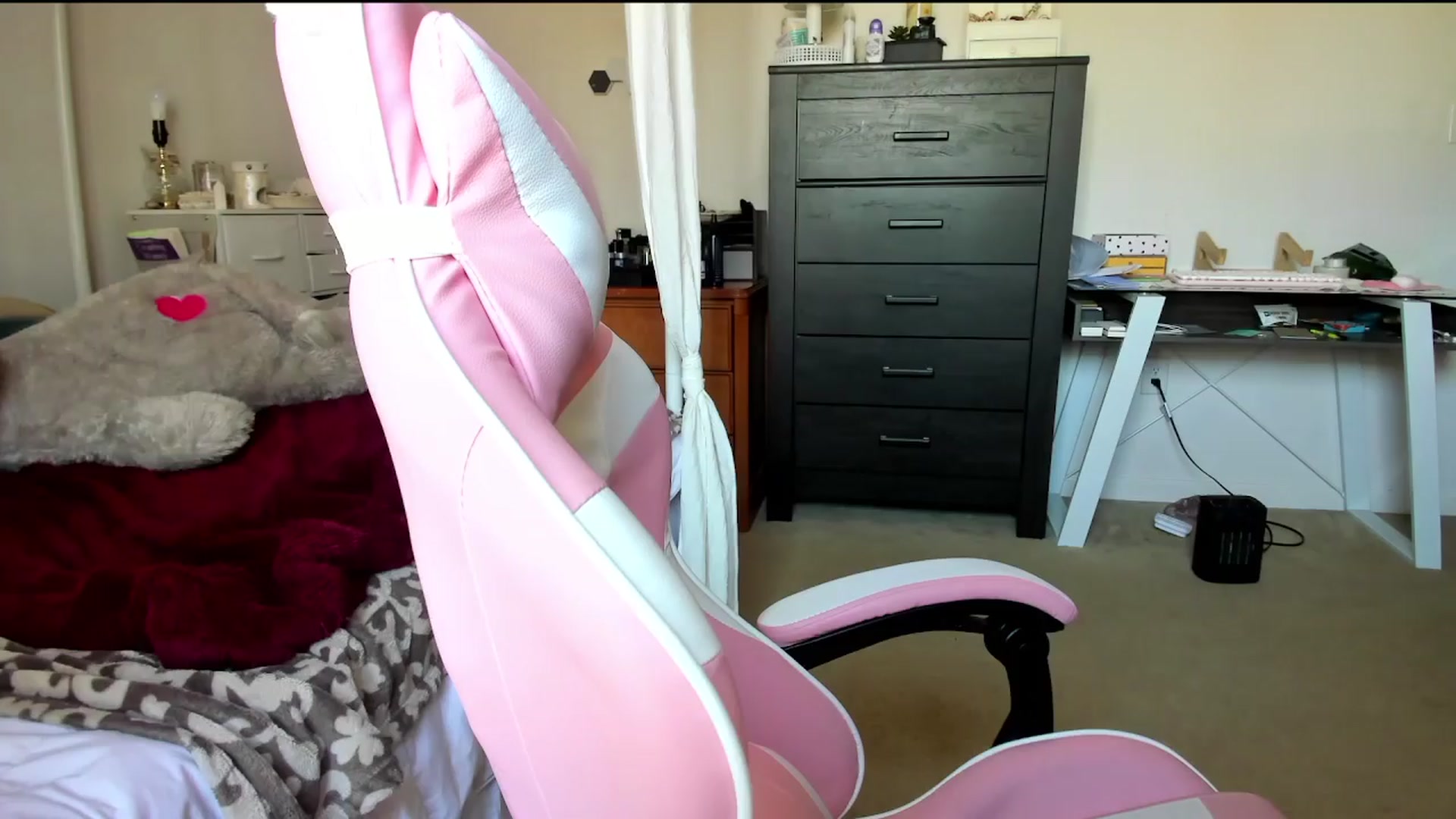 Gallery image thumbnail from lolypopbubble's myfreecams stream on, 03/21/2024, 17:42 image 6 of 20