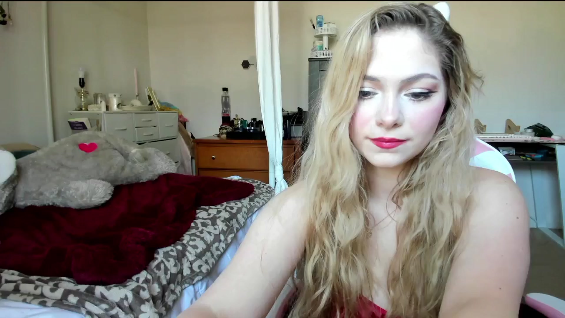 Gallery image thumbnail from lolypopbubble's myfreecams stream on, 03/21/2024, 17:42 image 11 of 20