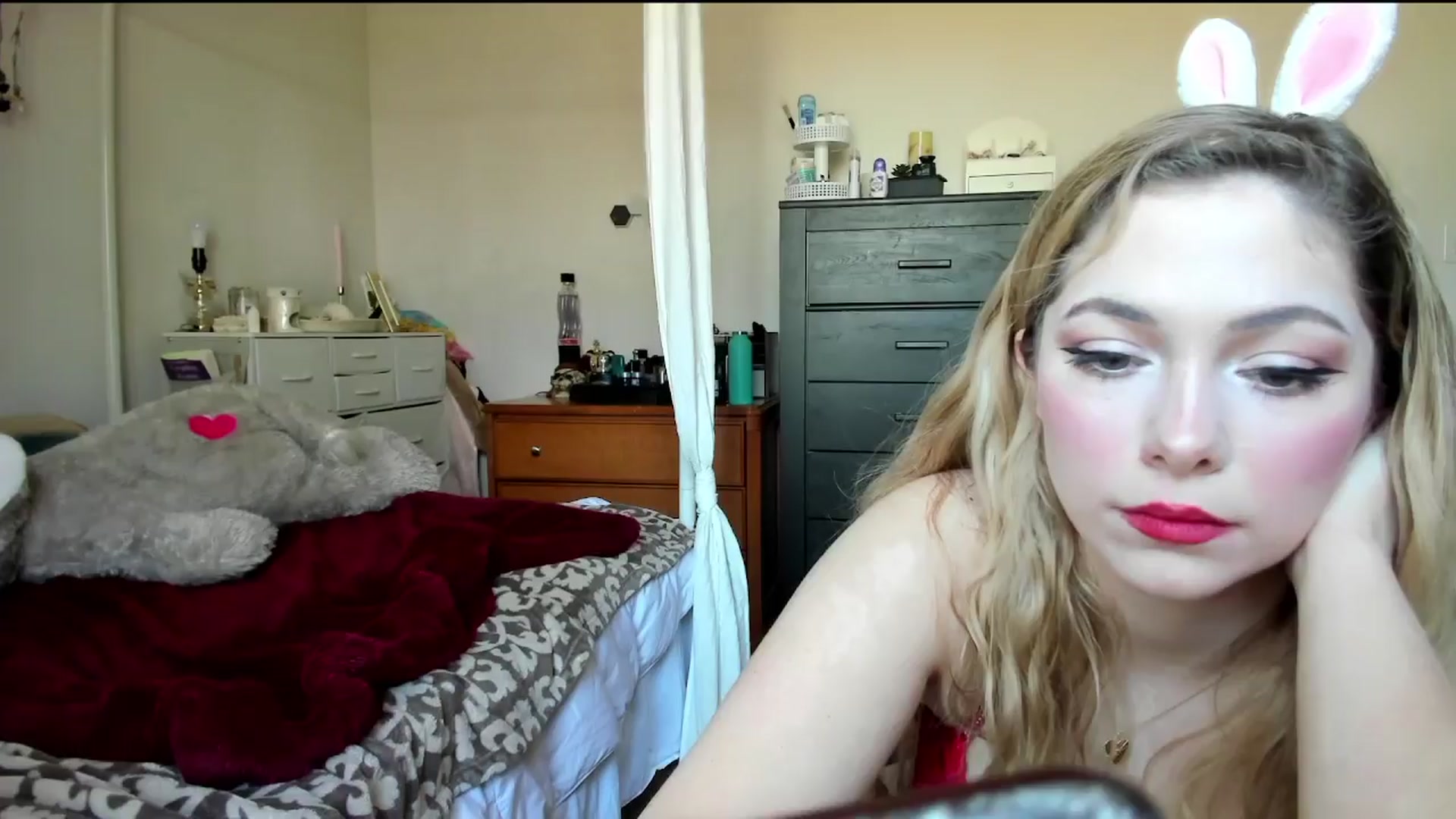Gallery image thumbnail from lolypopbubble's myfreecams stream on, 03/21/2024, 17:42 image 2 of 20