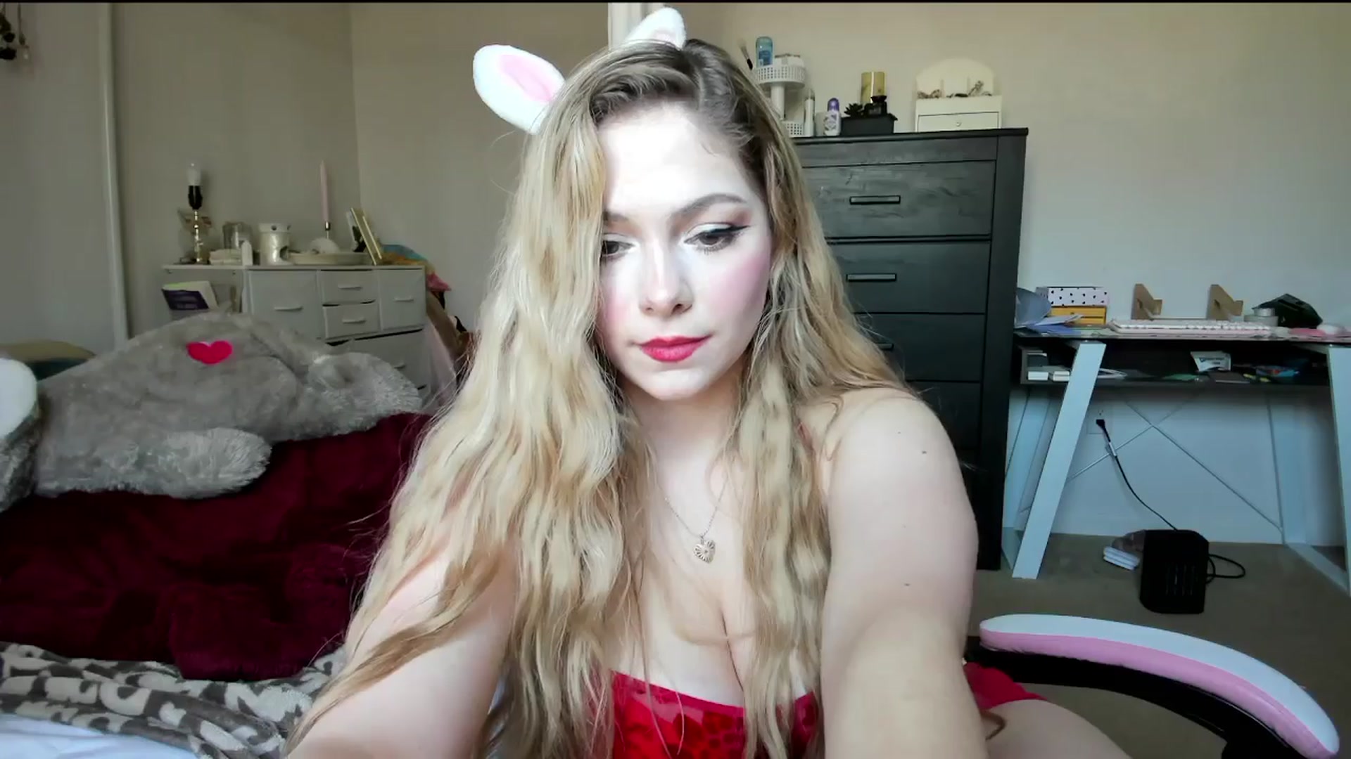 Gallery image thumbnail from lolypopbubble's myfreecams stream on, 03/21/2024, 17:42 image 14 of 20