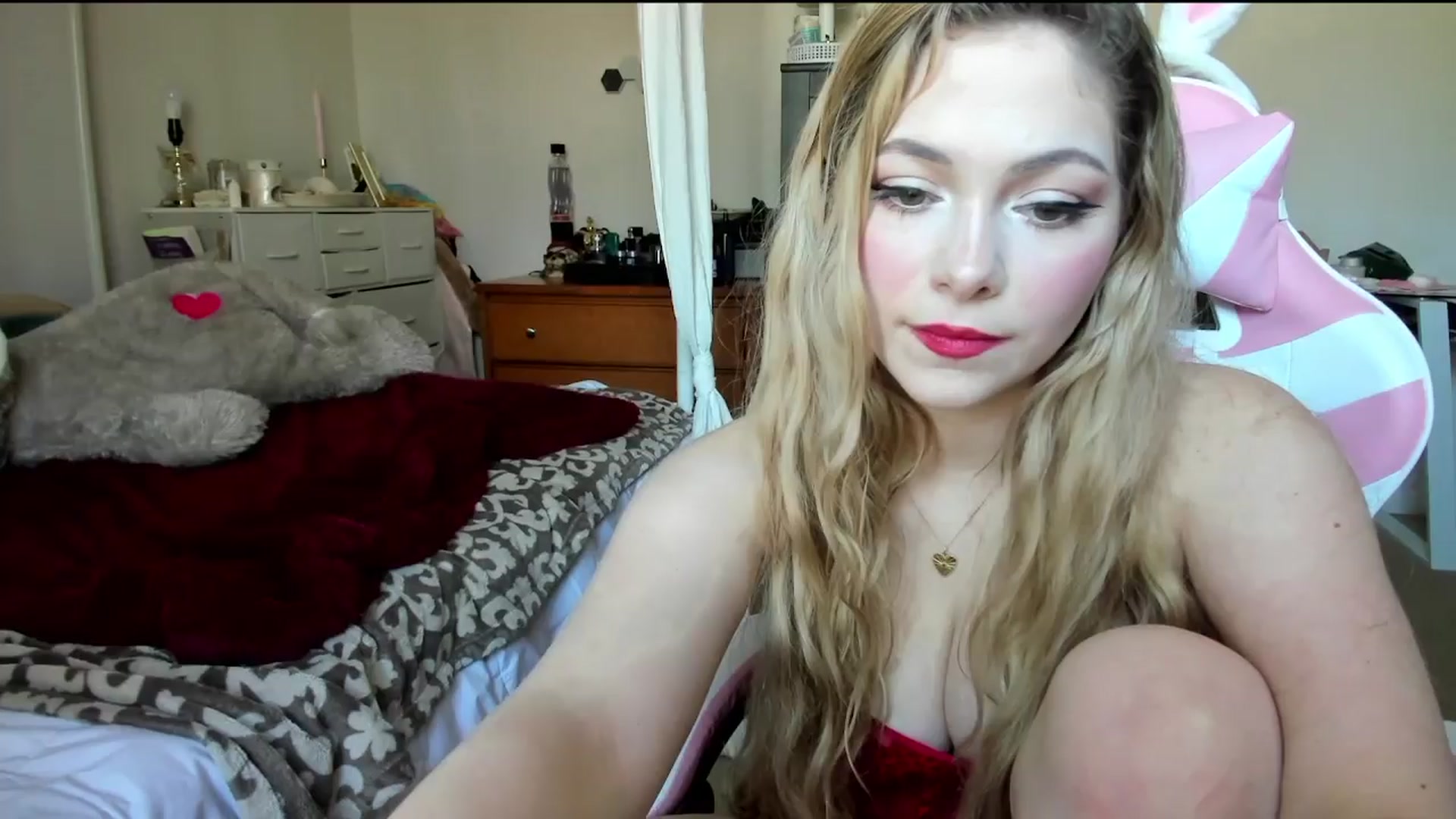 Gallery image thumbnail from lolypopbubble's myfreecams stream on, 03/21/2024, 17:42 image 5 of 20
