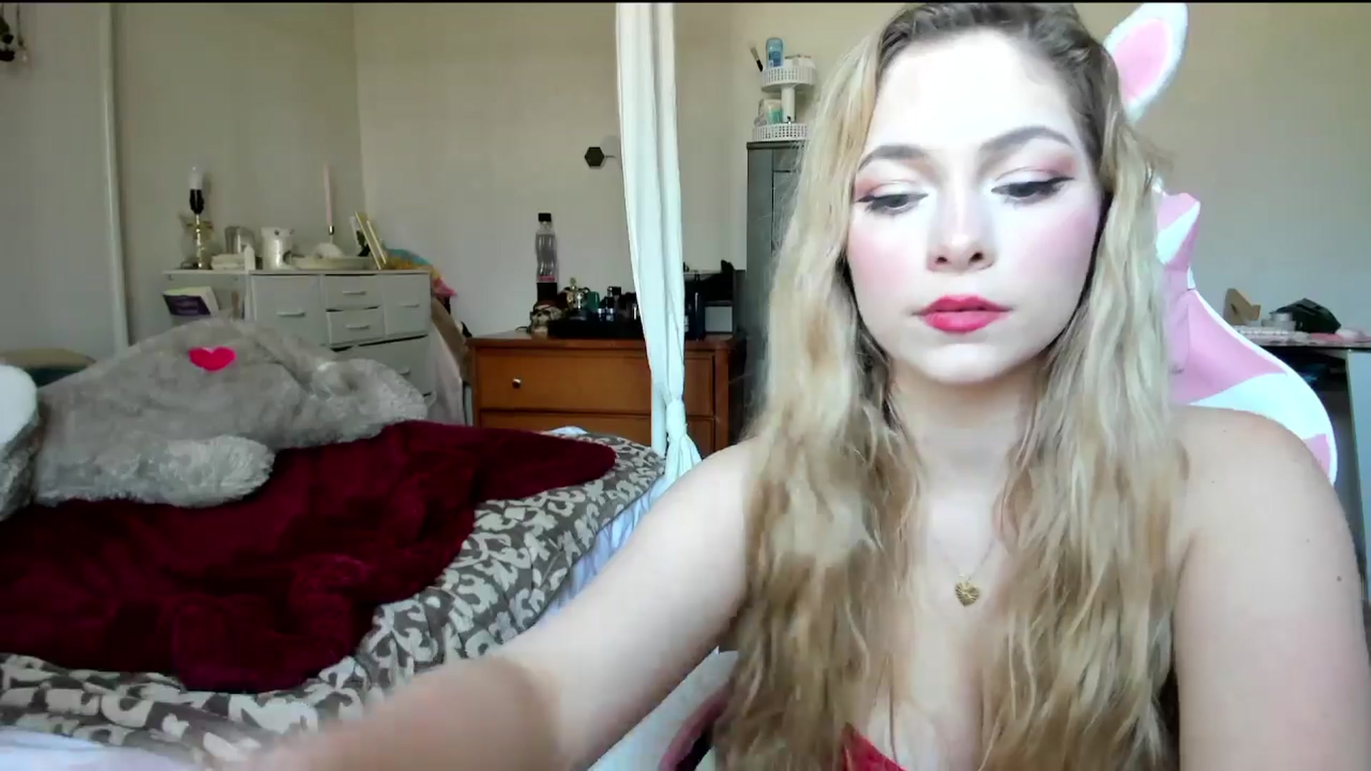 Gallery image thumbnail from lolypopbubble's myfreecams stream on, 03/21/2024, 17:42 image 13 of 20