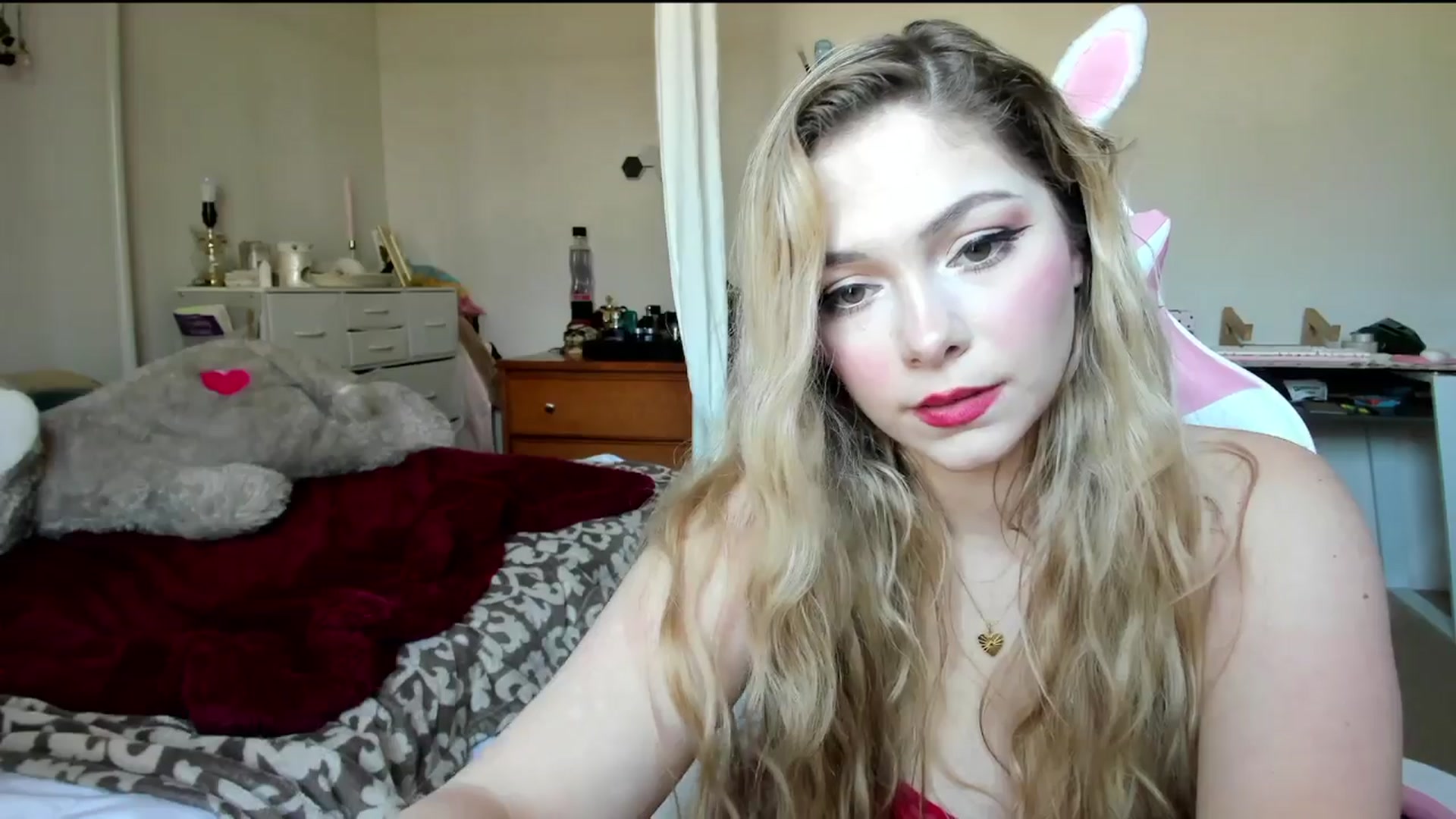 Gallery image thumbnail from lolypopbubble's myfreecams stream on, 03/21/2024, 17:42 image 12 of 20