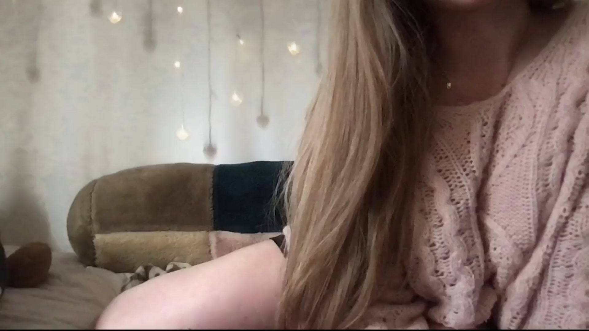 Gallery image thumbnail from lolypopbubble's myfreecams stream on, 03/28/2024, 20:11 image 9 of 20