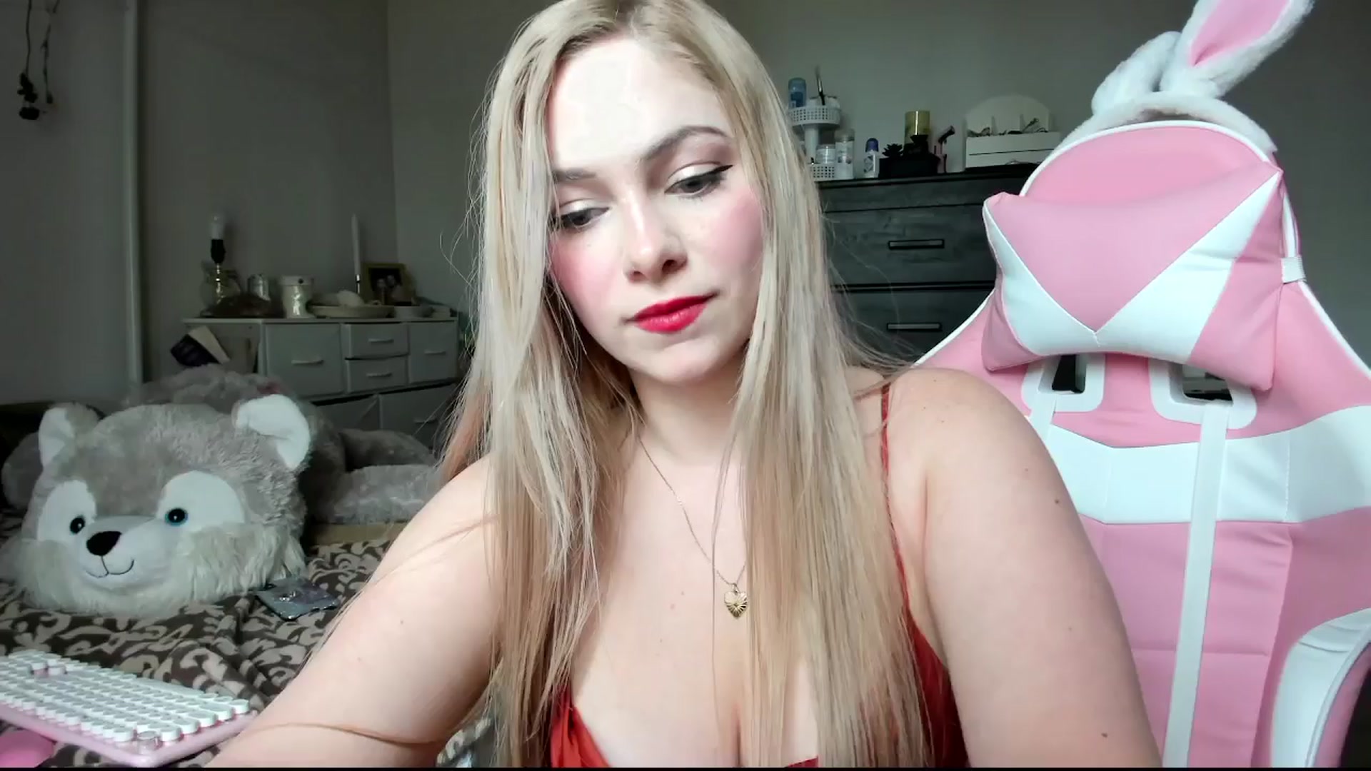Gallery image thumbnail from lolypopbubble's myfreecams stream on, 04/01/2024, 20:52 image 5 of 20