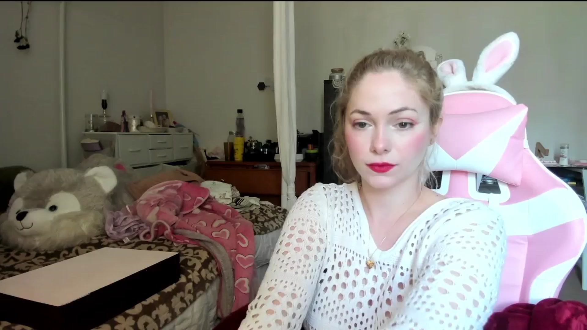 Gallery image thumbnail from lolypopbubble's myfreecams stream on, 04/15/2024, 17:31 image 9 of 20