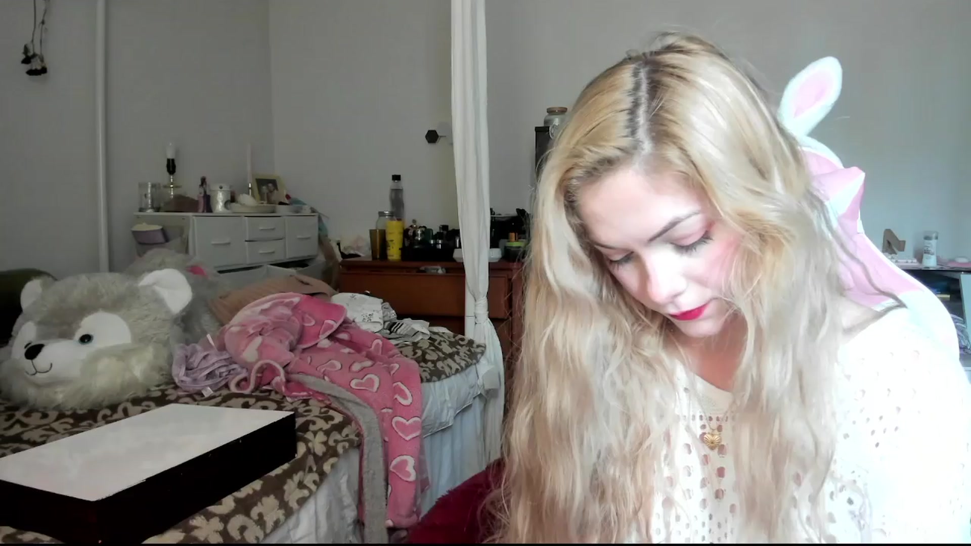 Gallery image thumbnail from lolypopbubble's myfreecams stream on, 04/15/2024, 17:31 image 19 of 20