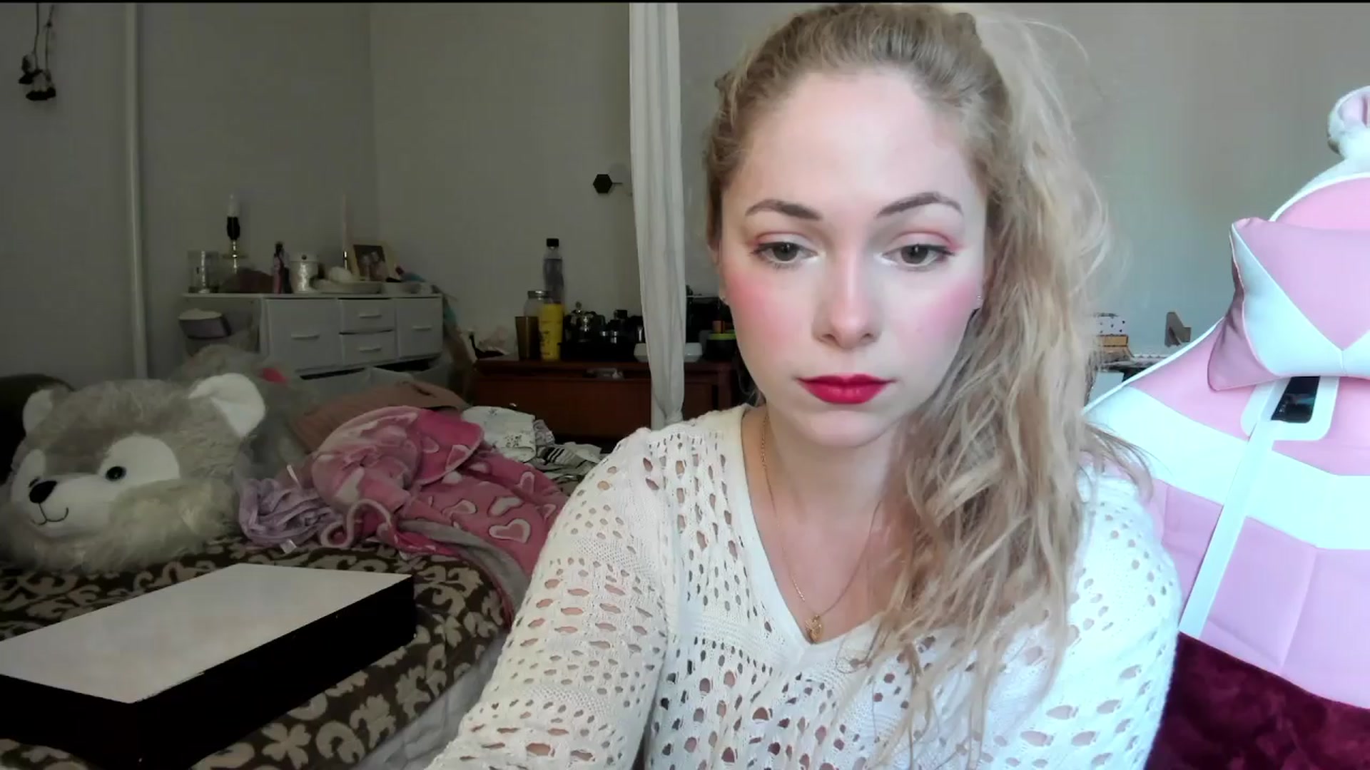 Gallery image thumbnail from lolypopbubble's myfreecams stream on, 04/15/2024, 17:31 image 2 of 20