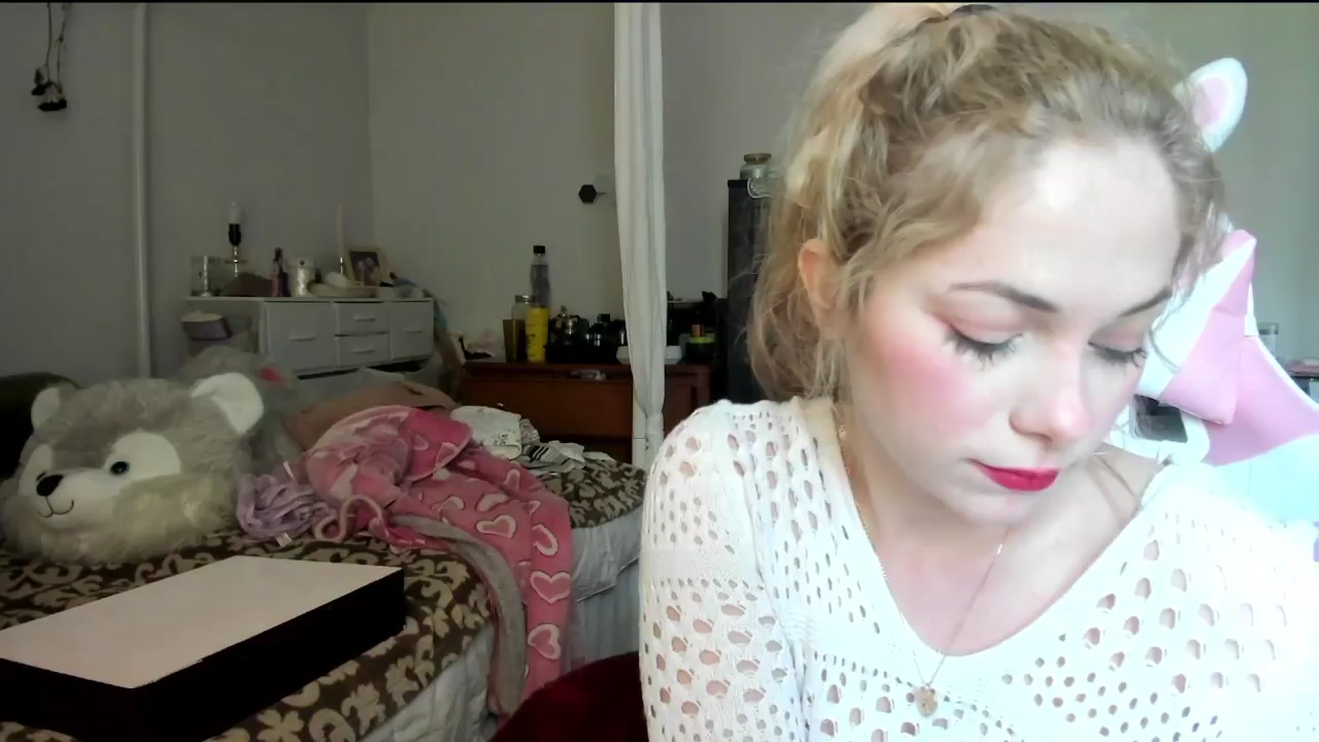 Gallery image thumbnail from lolypopbubble's myfreecams stream on, 04/15/2024, 17:31 image 10 of 20