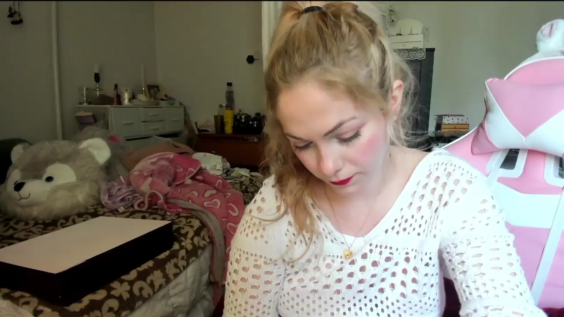 Gallery image thumbnail from lolypopbubble's myfreecams stream on, 04/15/2024, 17:31 image 14 of 20