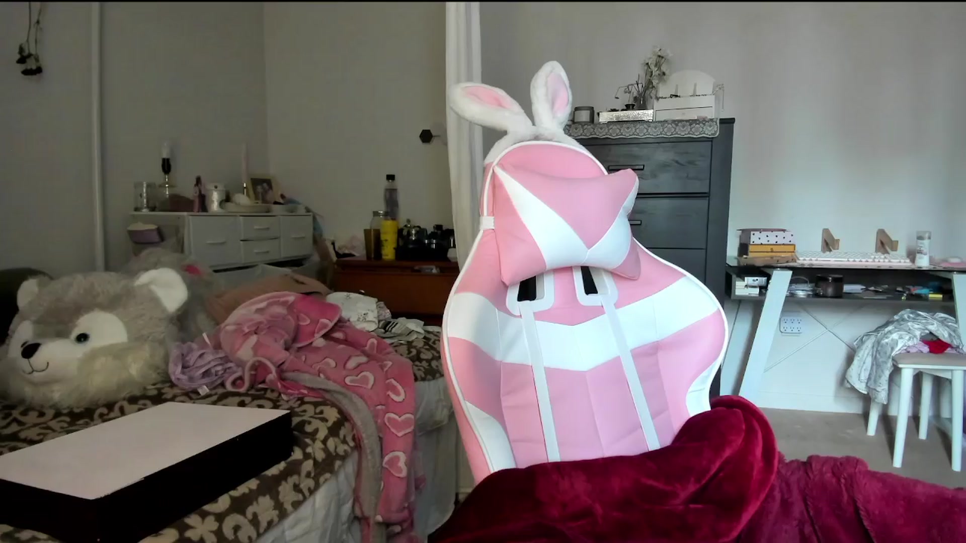 Gallery image thumbnail from lolypopbubble's myfreecams stream on, 04/15/2024, 17:31 image 3 of 20