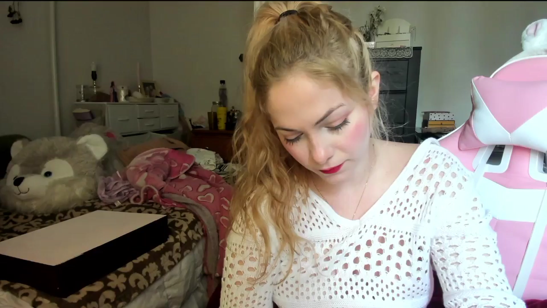 Gallery image thumbnail from lolypopbubble's myfreecams stream on, 04/15/2024, 17:31 image 13 of 20