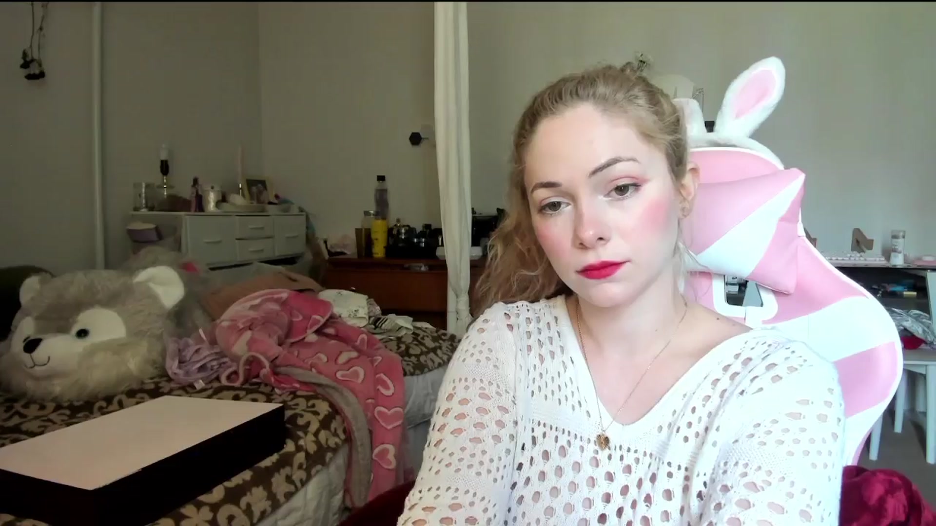 Gallery image thumbnail from lolypopbubble's myfreecams stream on, 04/15/2024, 17:31 image 8 of 20