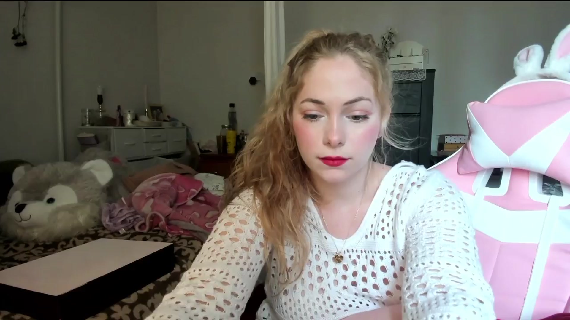 Gallery image thumbnail from lolypopbubble's myfreecams stream on, 04/15/2024, 17:31 image 15 of 20
