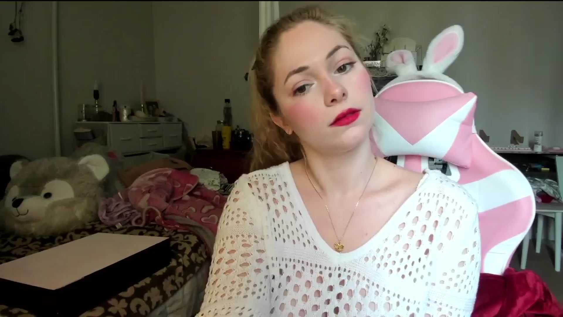 Gallery image thumbnail from lolypopbubble's myfreecams stream on, 04/15/2024, 17:31 image 5 of 20