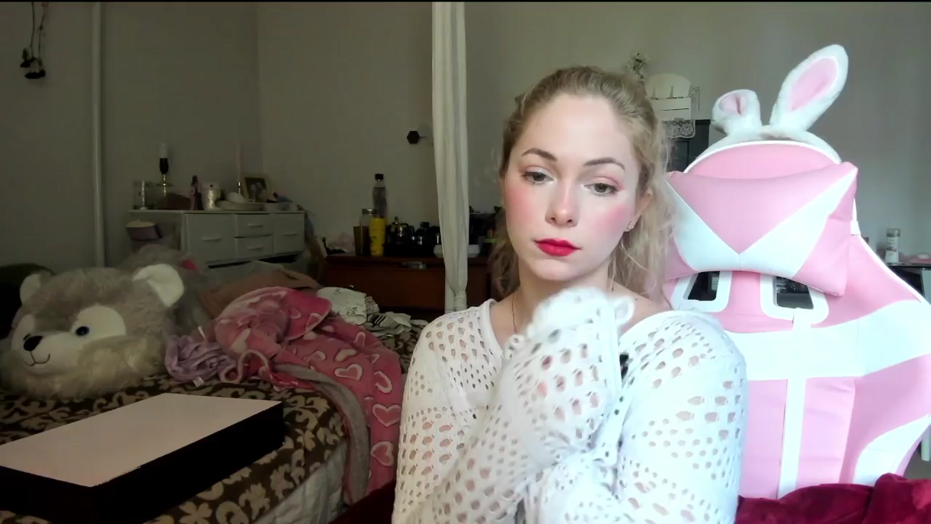 Gallery image thumbnail from lolypopbubble's myfreecams stream on, 04/15/2024, 17:31 image 6 of 20