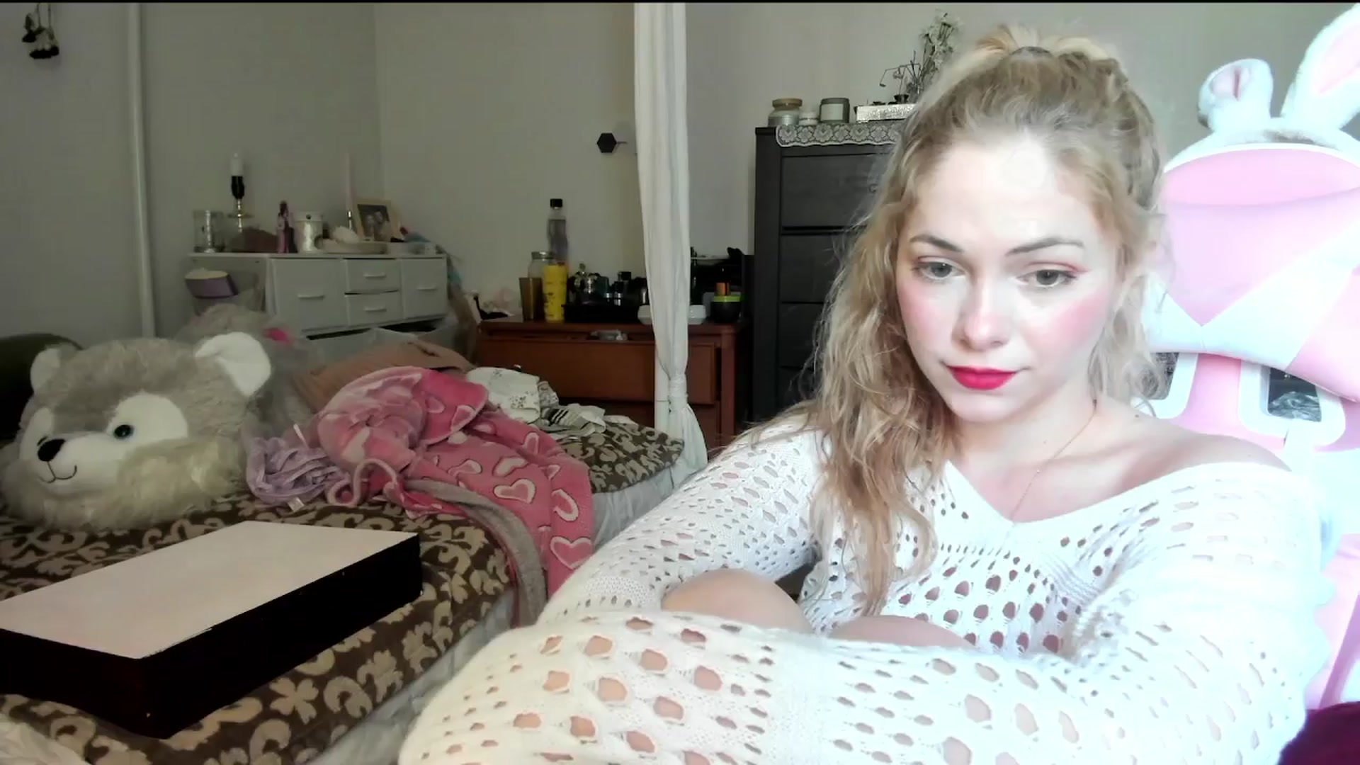 Gallery image thumbnail from lolypopbubble's myfreecams stream on, 04/15/2024, 17:31 image 12 of 20