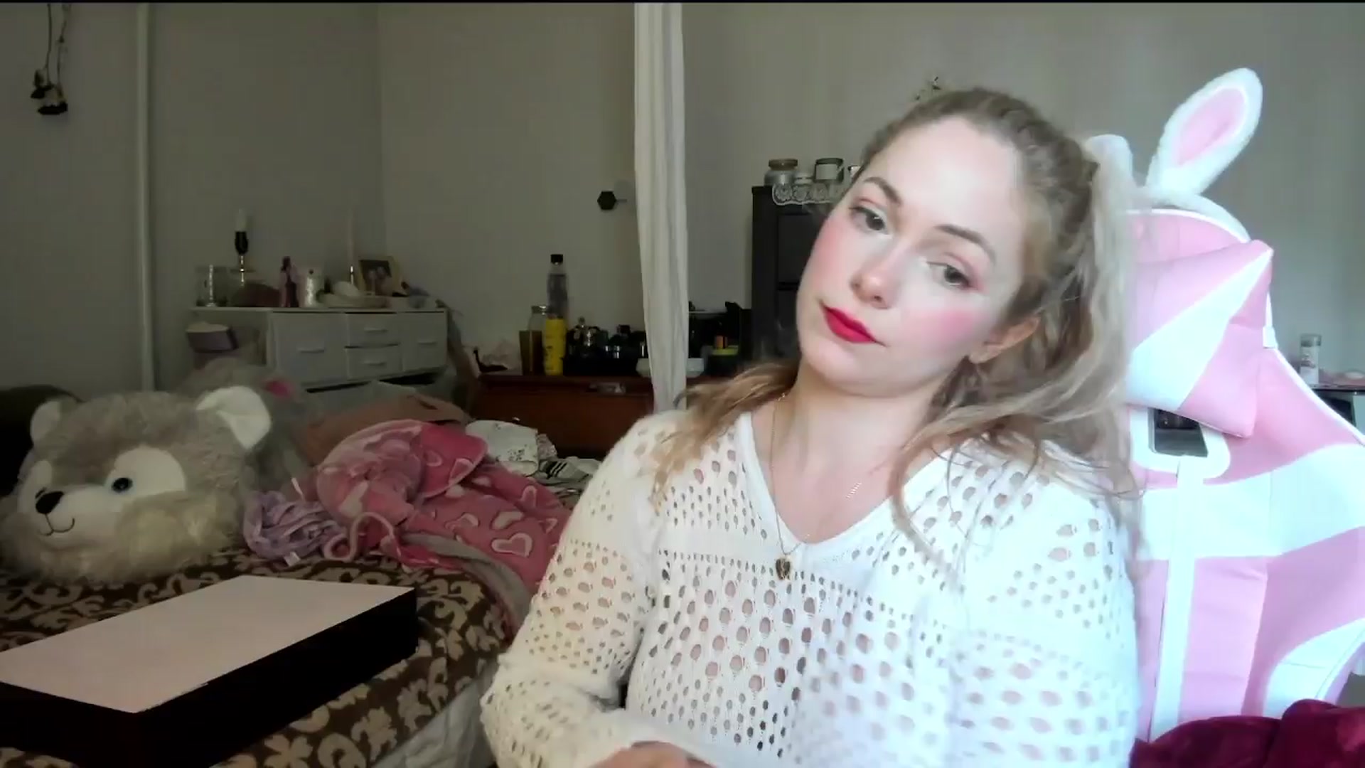 Gallery image thumbnail from lolypopbubble's myfreecams stream on, 04/15/2024, 17:31 image 7 of 20