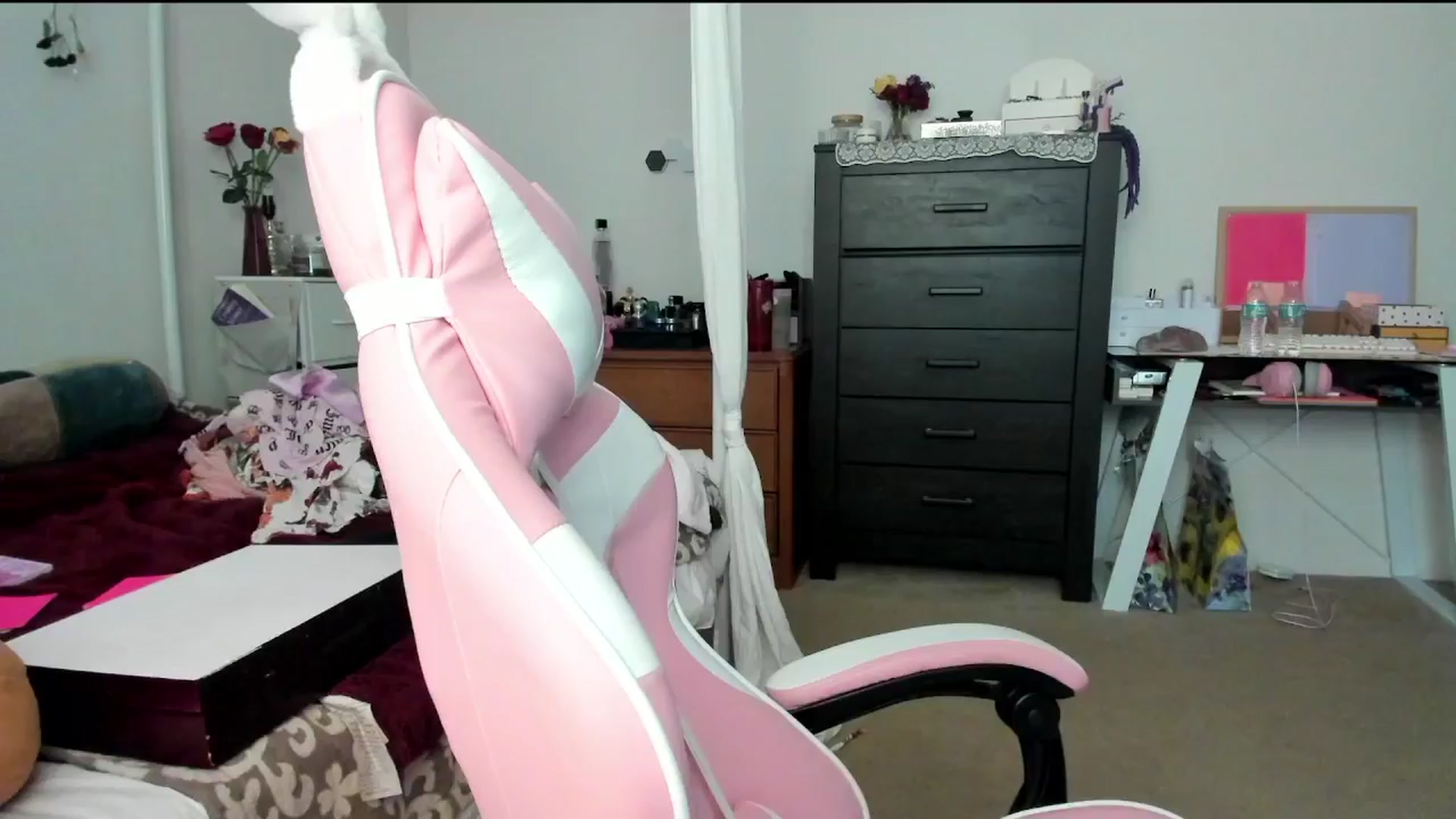Gallery image thumbnail from lolypopbubble's myfreecams stream on, 05/06/2024, 19:57 image 16 of 20