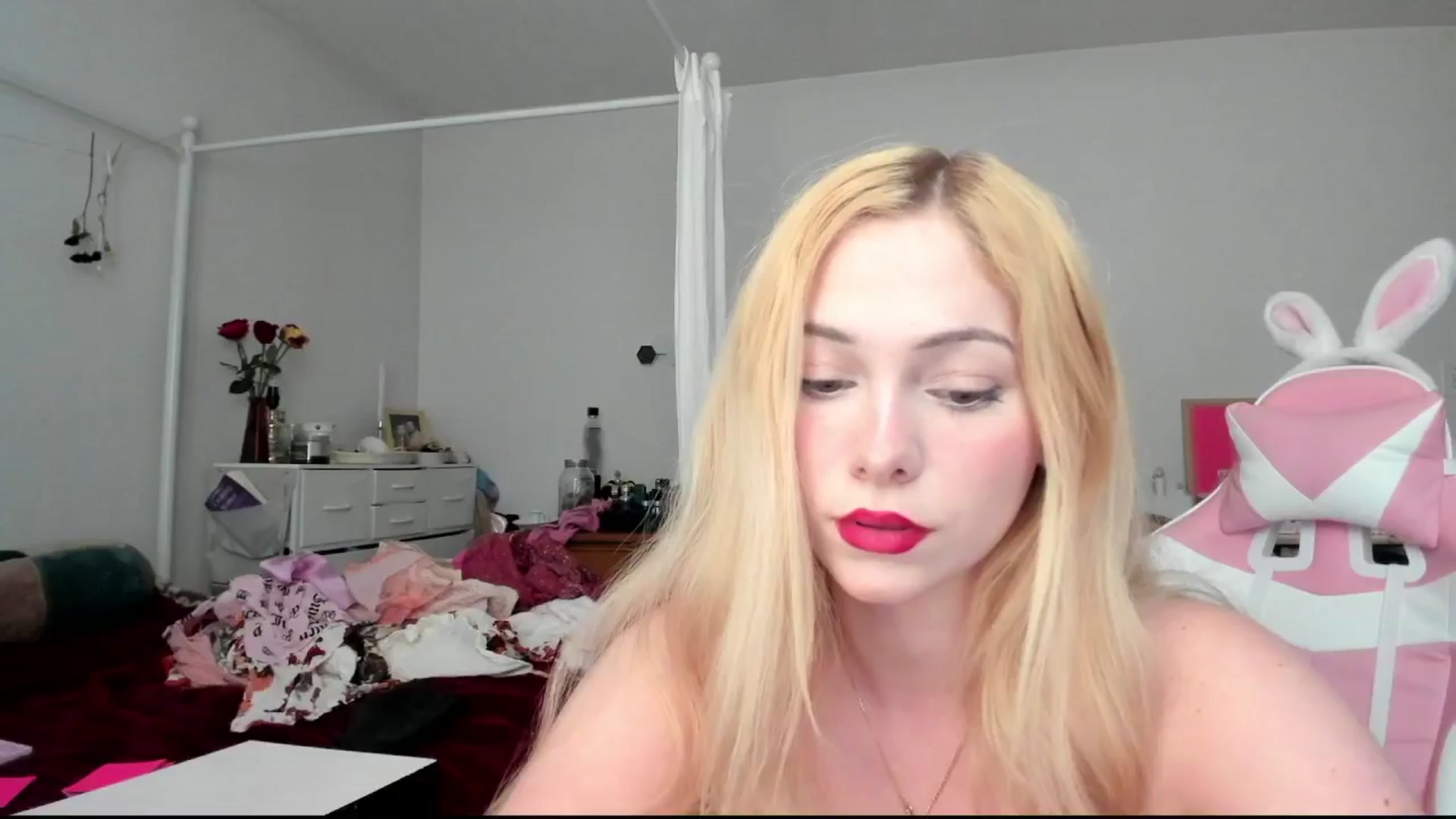 Gallery image thumbnail from lolypopbubble's myfreecams stream on, 05/06/2024, 19:57 image 6 of 20