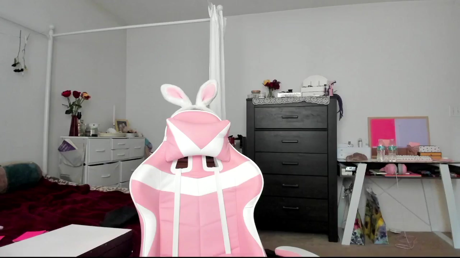 Gallery image thumbnail from lolypopbubble's myfreecams stream on, 05/06/2024, 19:57 image 3 of 20