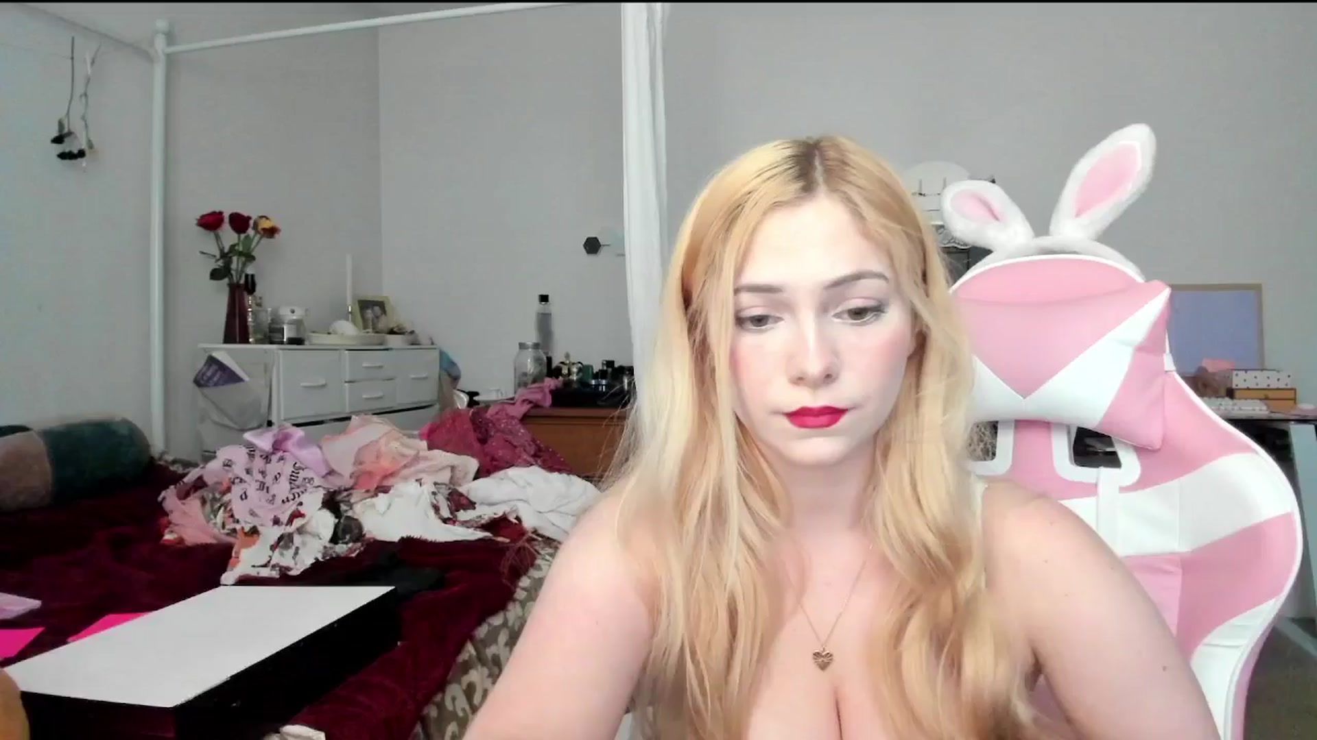 Gallery image thumbnail from lolypopbubble's myfreecams stream on, 05/06/2024, 19:57 image 20 of 20